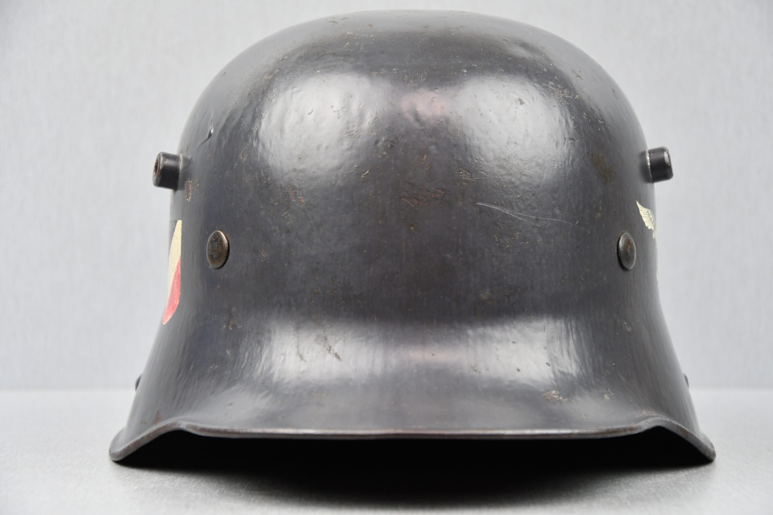 RARE M16 Luftwaffe 'transitional' double decal steel helmet — image 3