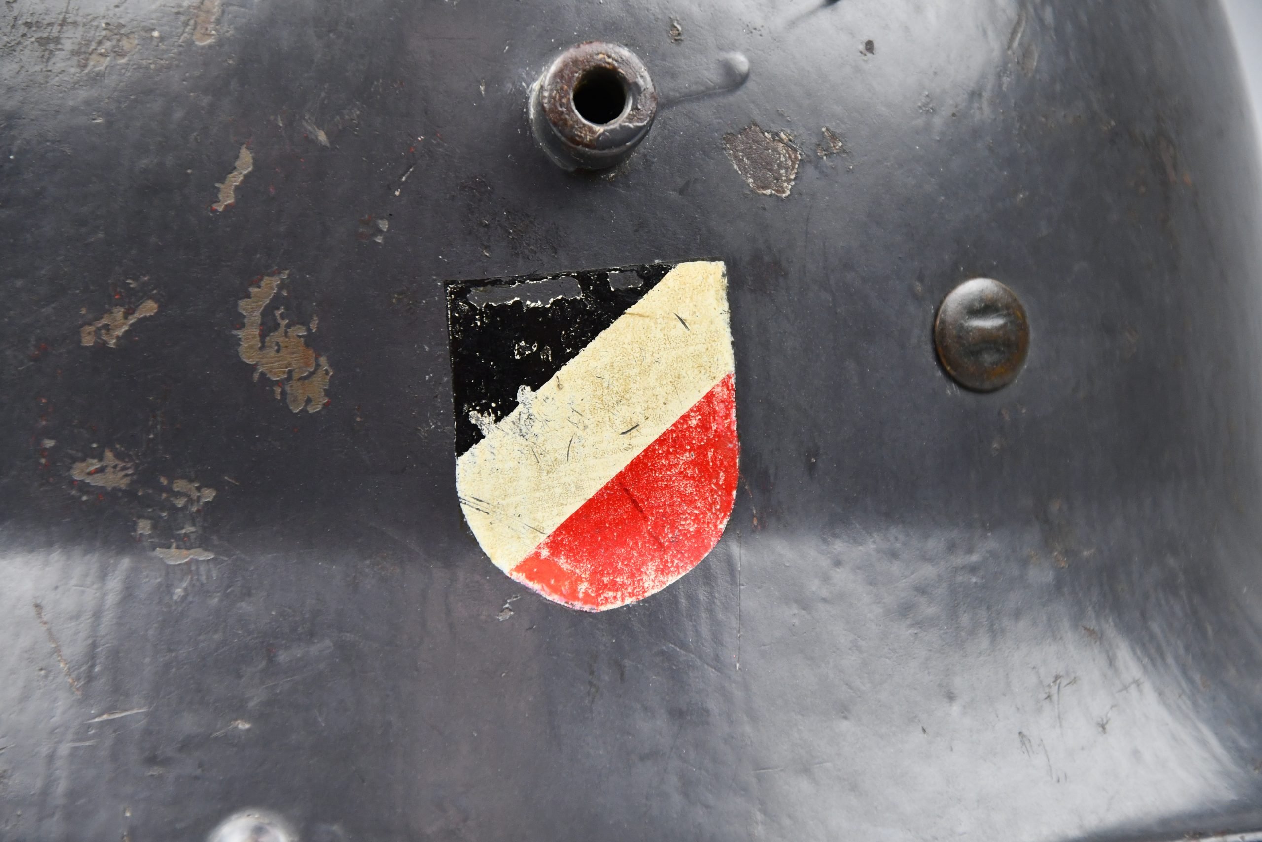 RARE M16 Luftwaffe 'transitional' double decal steel helmet — image 5