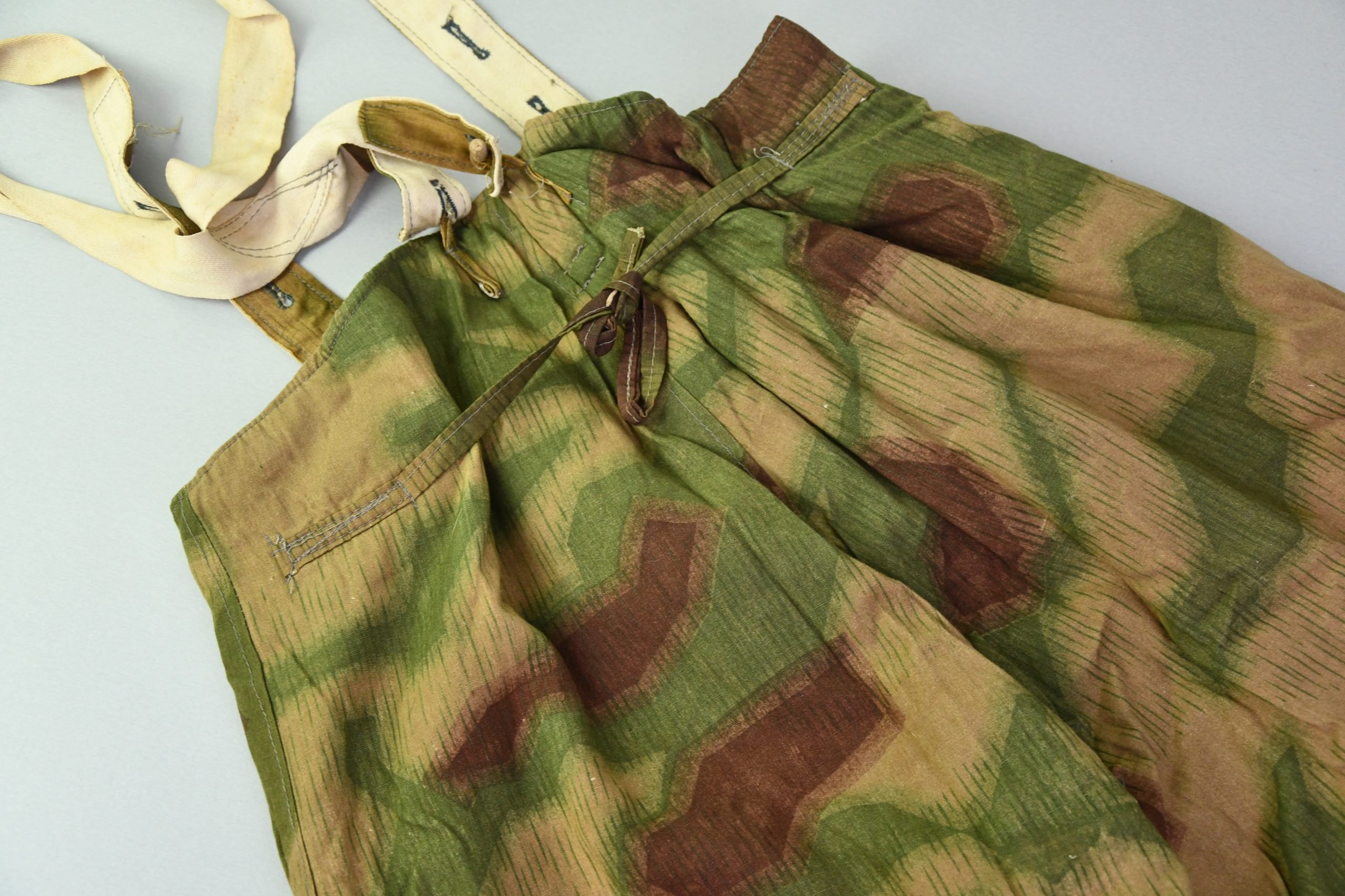 Wehrmacht winter trousers in Sumpftarnmuster with RBNr — image 11