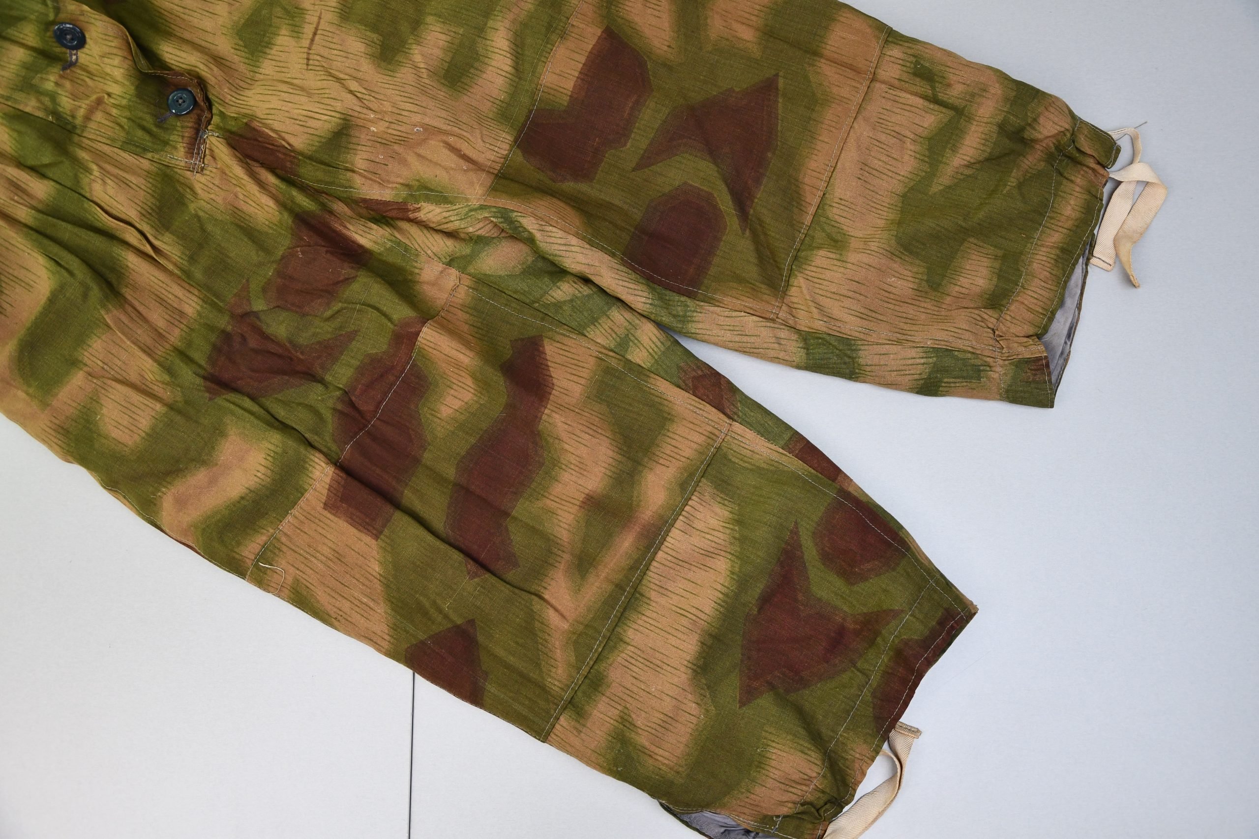 Wehrmacht winter trousers in Sumpftarnmuster with RBNr — image 2
