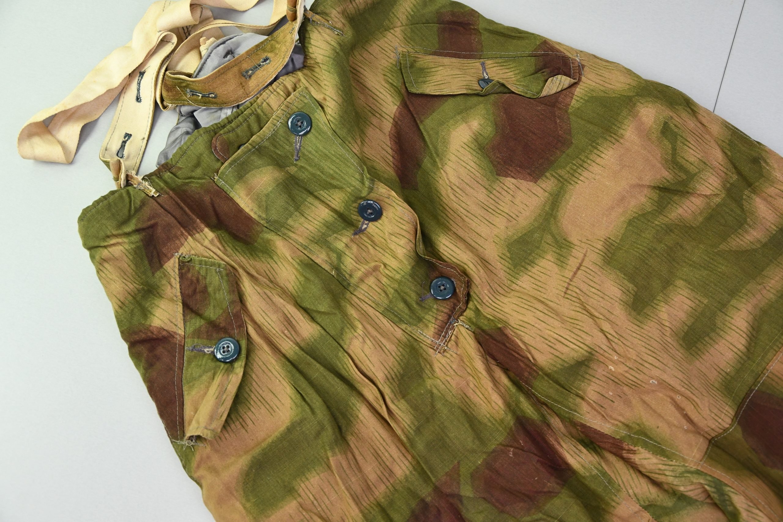 Wehrmacht winter trousers in Sumpftarnmuster with RBNr — image 3