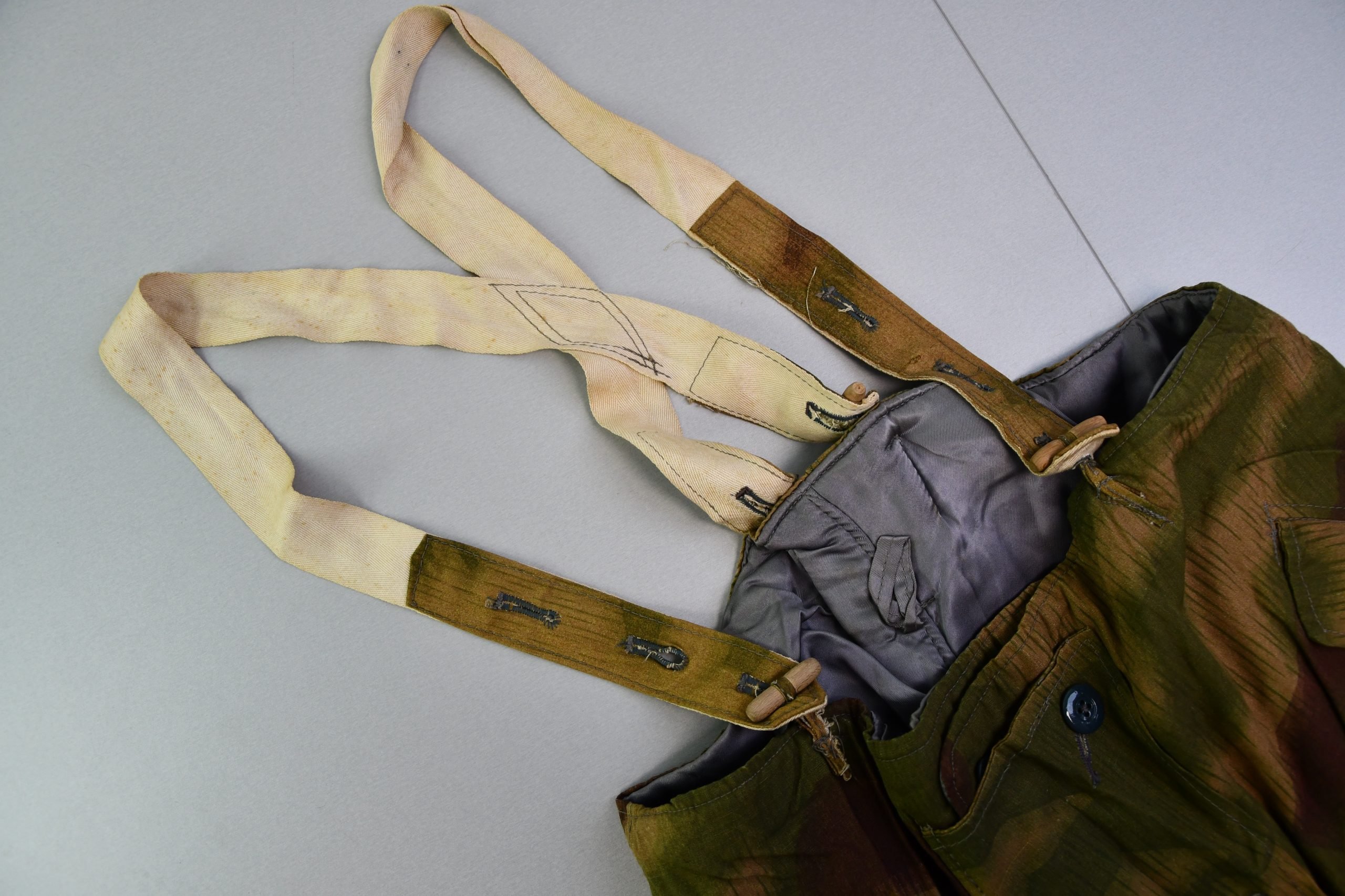 Wehrmacht winter trousers in Sumpftarnmuster with RBNr — image 7