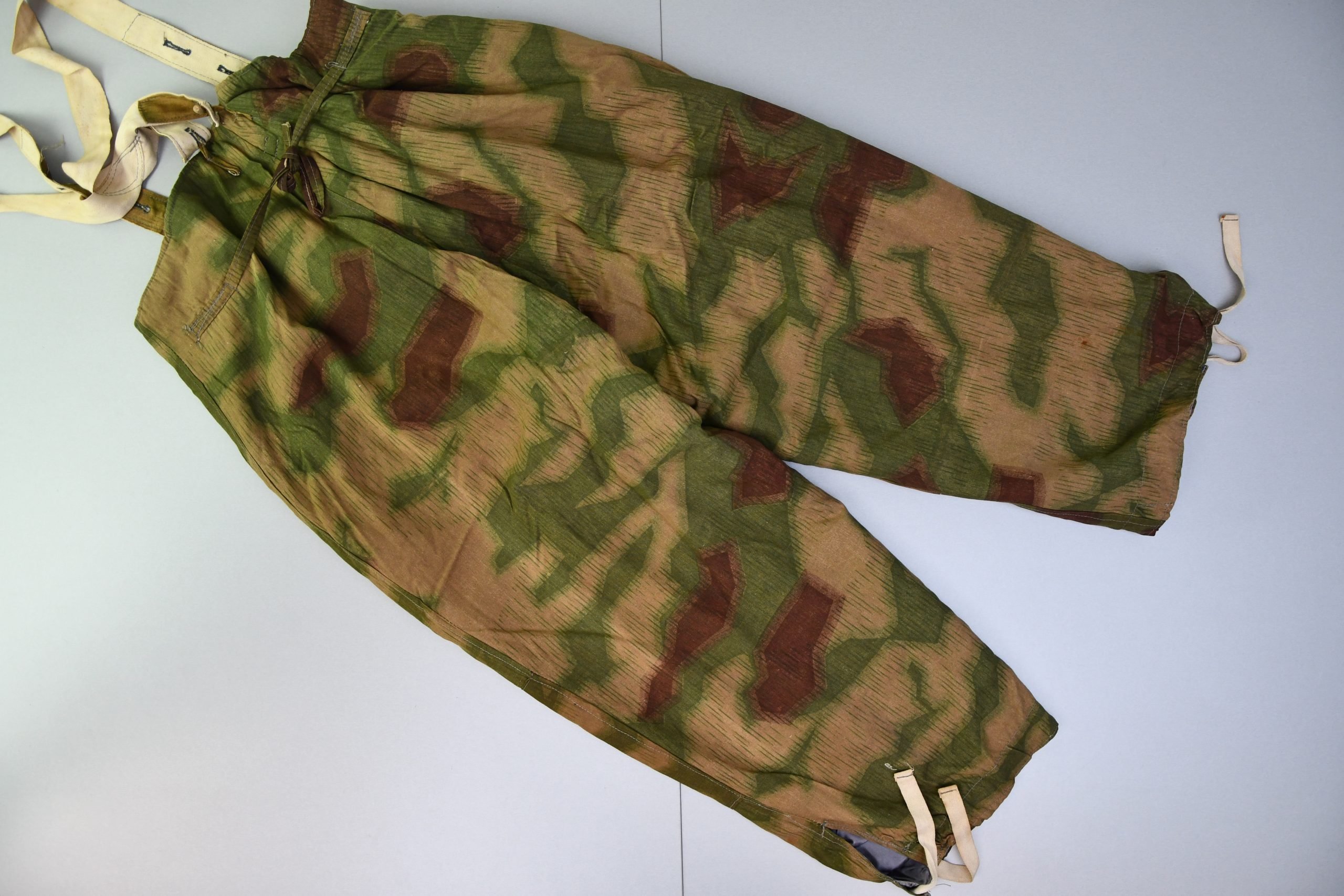 Wehrmacht winter trousers in Sumpftarnmuster with RBNr — image 9