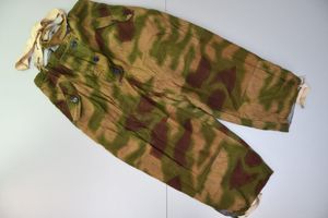 Wehrmacht winter trousers in Sumpftarnmuster with RBNr