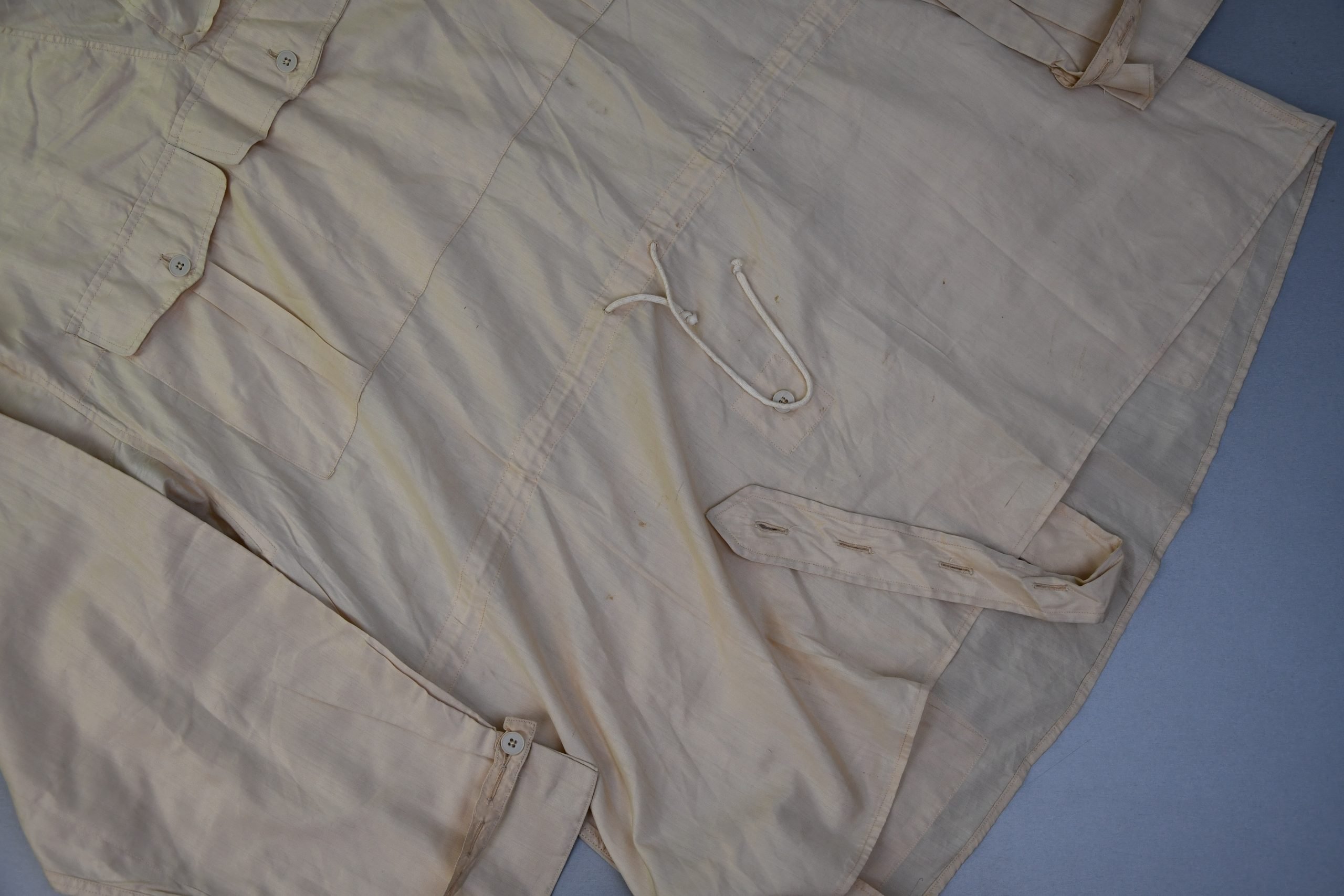 Army/Waffen-SS mountain trooper 'Gebirgsjäger' white three pocket anorak in silk parachute cloth — image 2