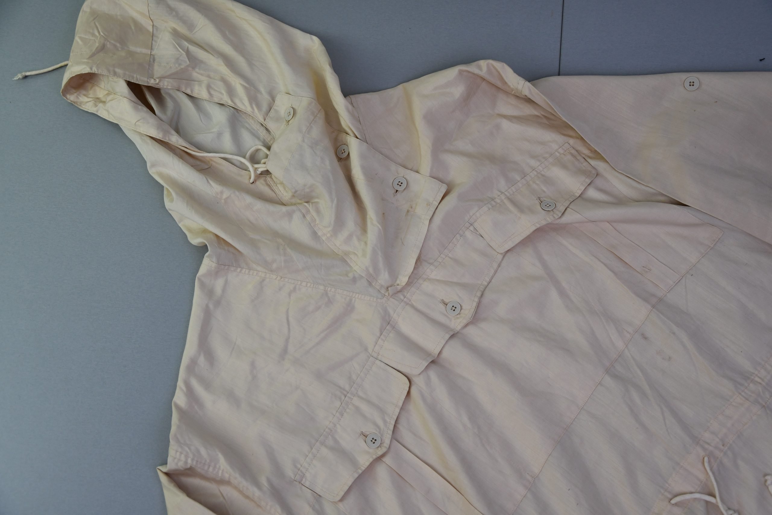 Army/Waffen-SS mountain trooper 'Gebirgsjäger' white three pocket anorak in silk parachute cloth — image 3
