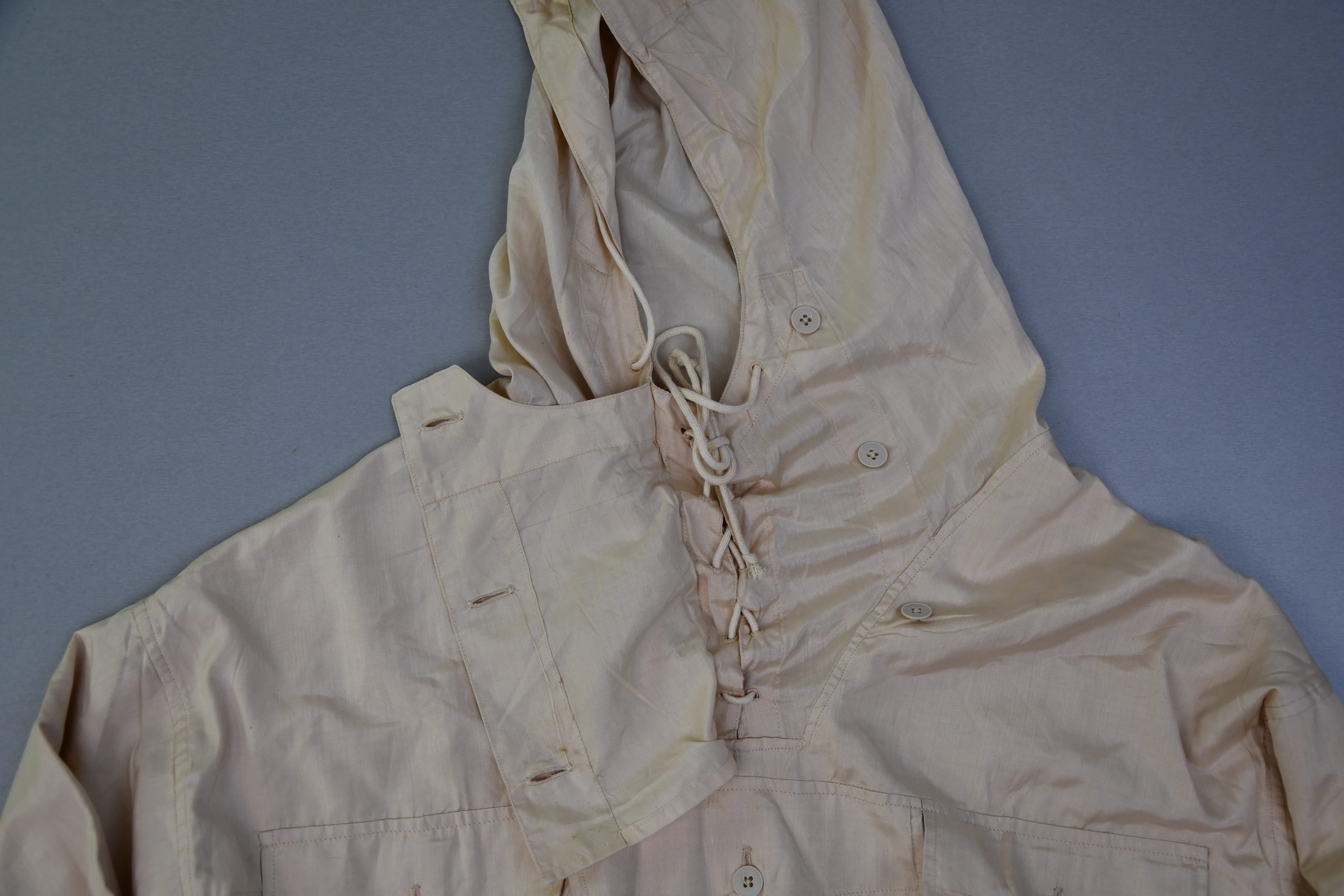 Army/Waffen-SS mountain trooper 'Gebirgsjäger' white three pocket anorak in silk parachute cloth — image 4