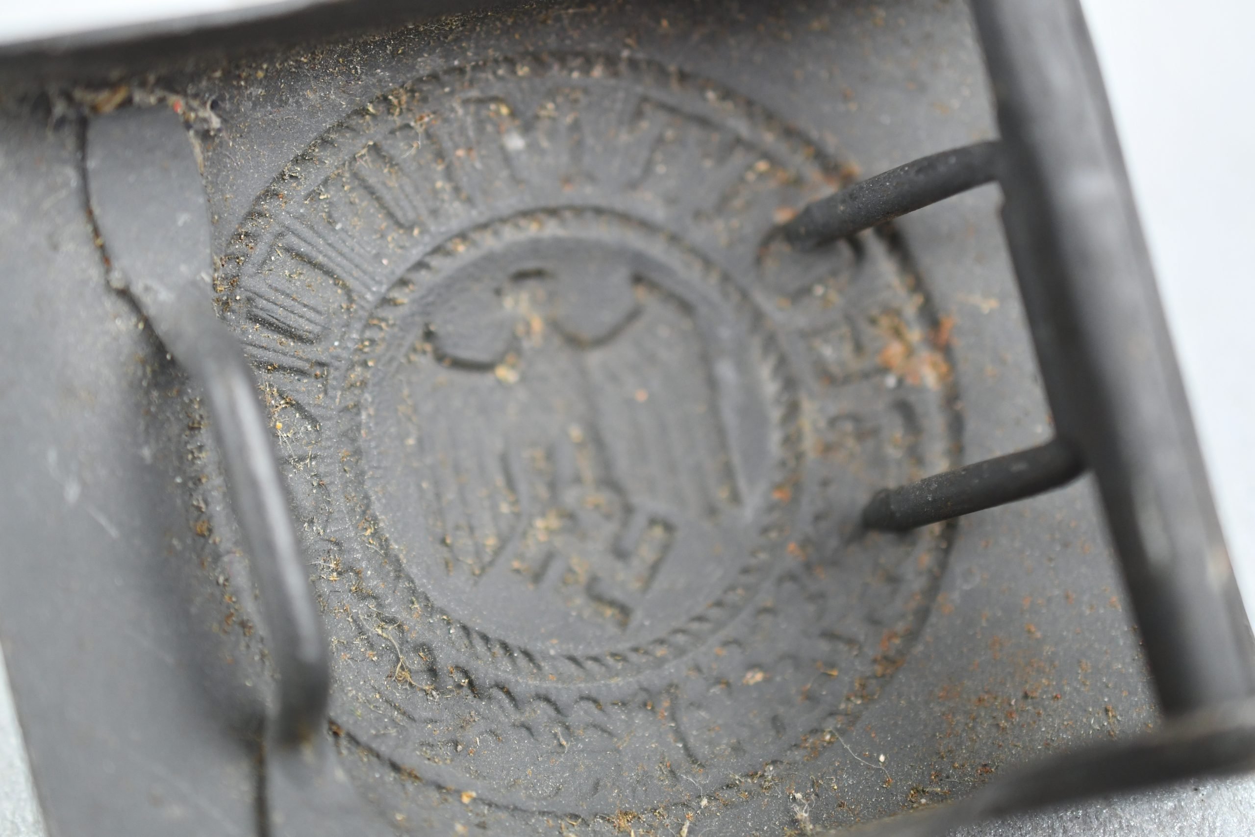 MINT Late war grey army/navy belt buckle — image 4