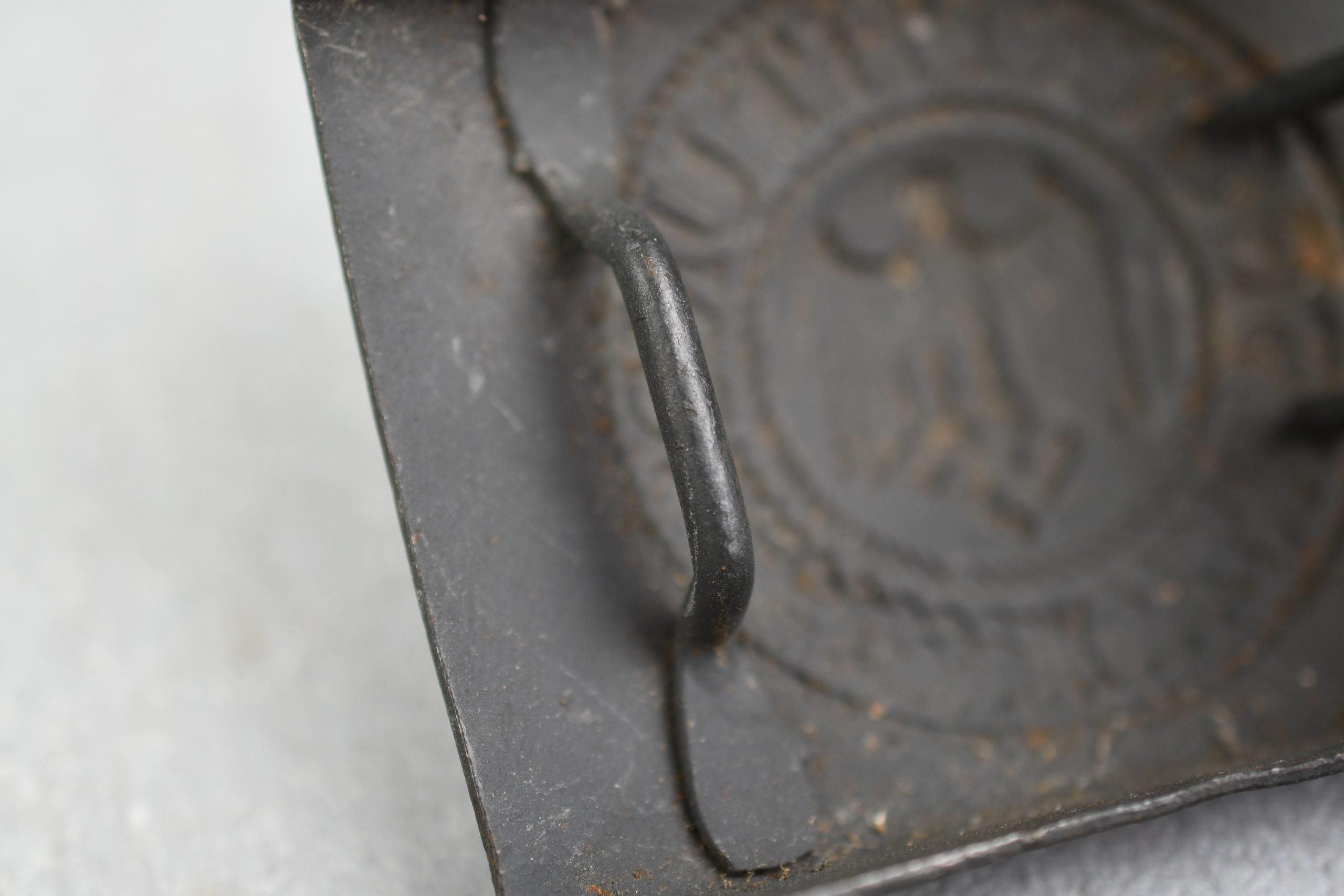 MINT Late war grey army/navy belt buckle — image 5