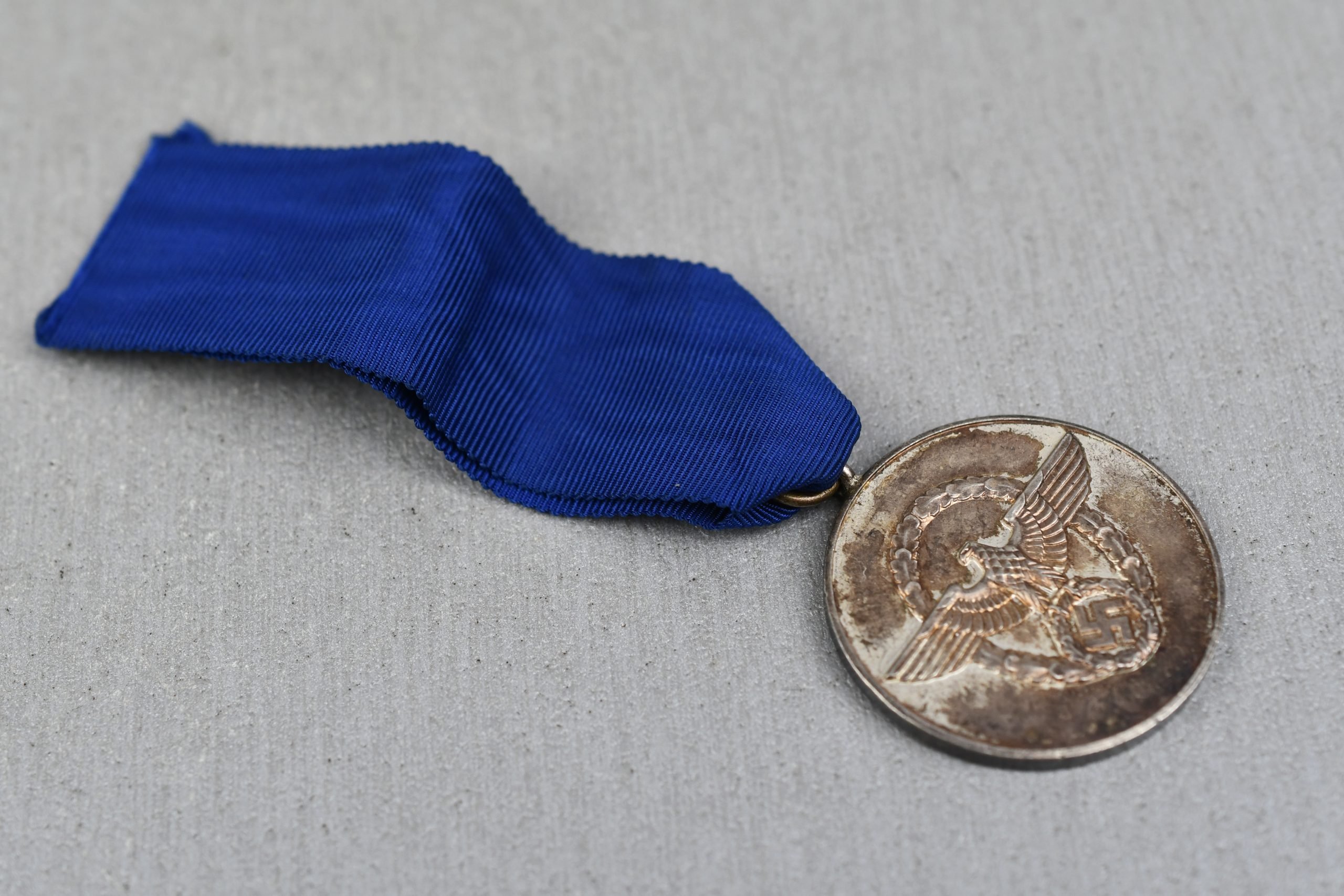 Polizei 8 year service medal — image 3
