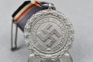 Luftschutz 2nd class merit medal Luftschutz-Ehrenzeichen