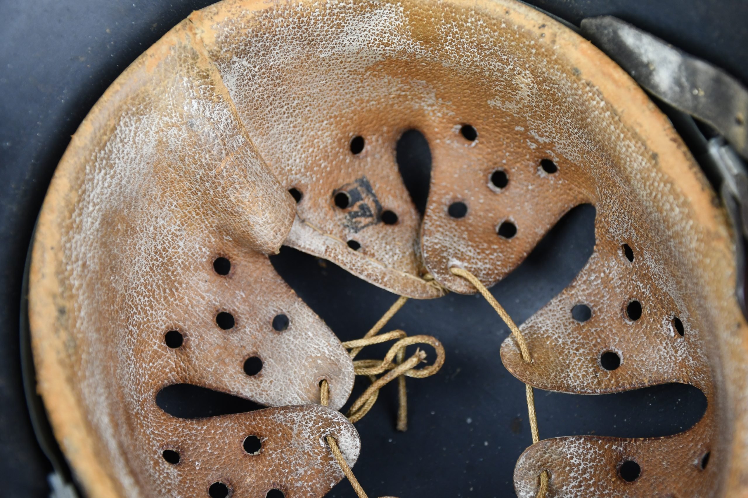 M40 Luftwaffe single decal steel helmet SE64 — image 16