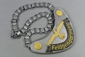 Wehrmacht Feldgendarmerie gorget 'Ringkragen'