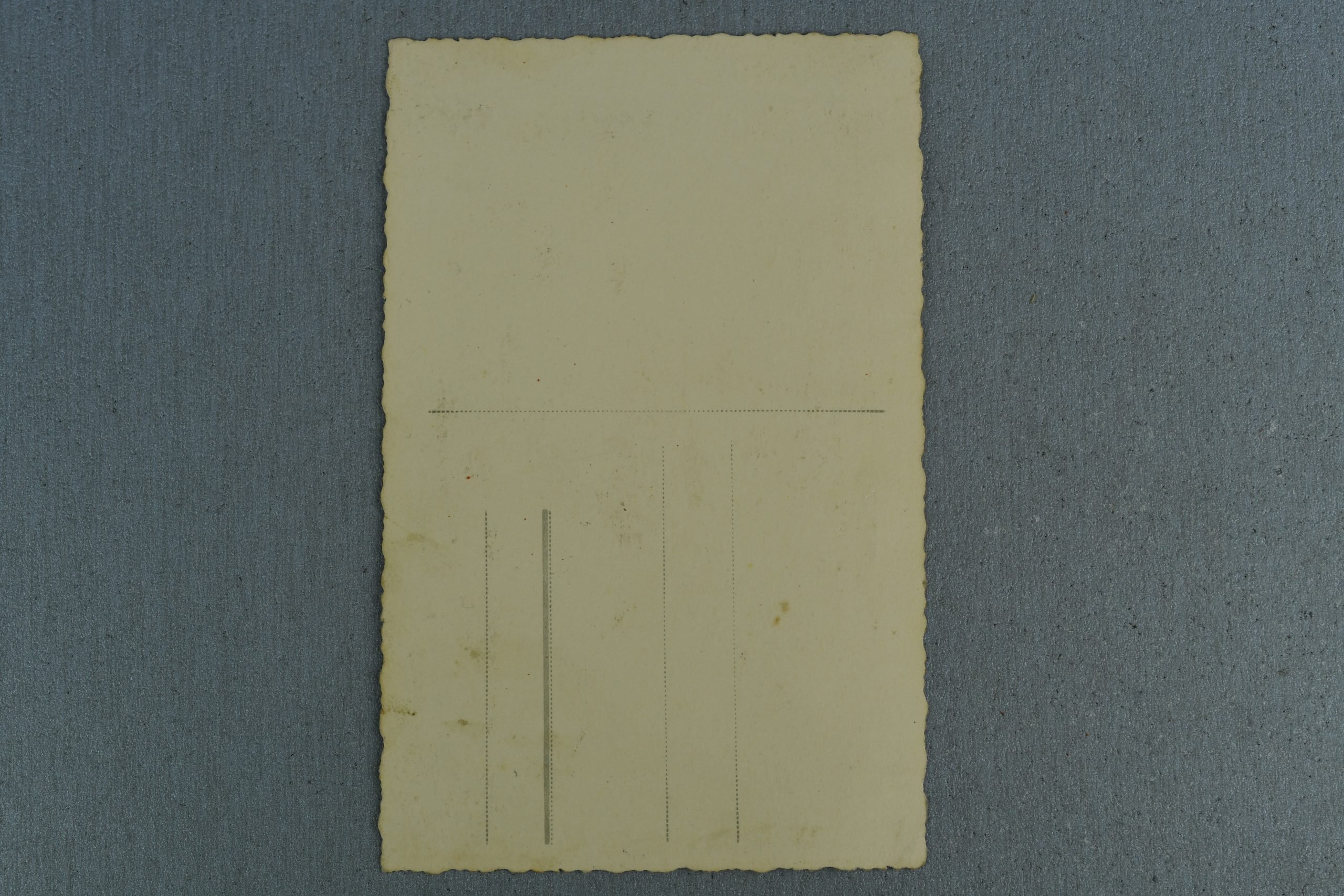 Army (heer) double portrait of soldier wearing a M35 helmet — image 3