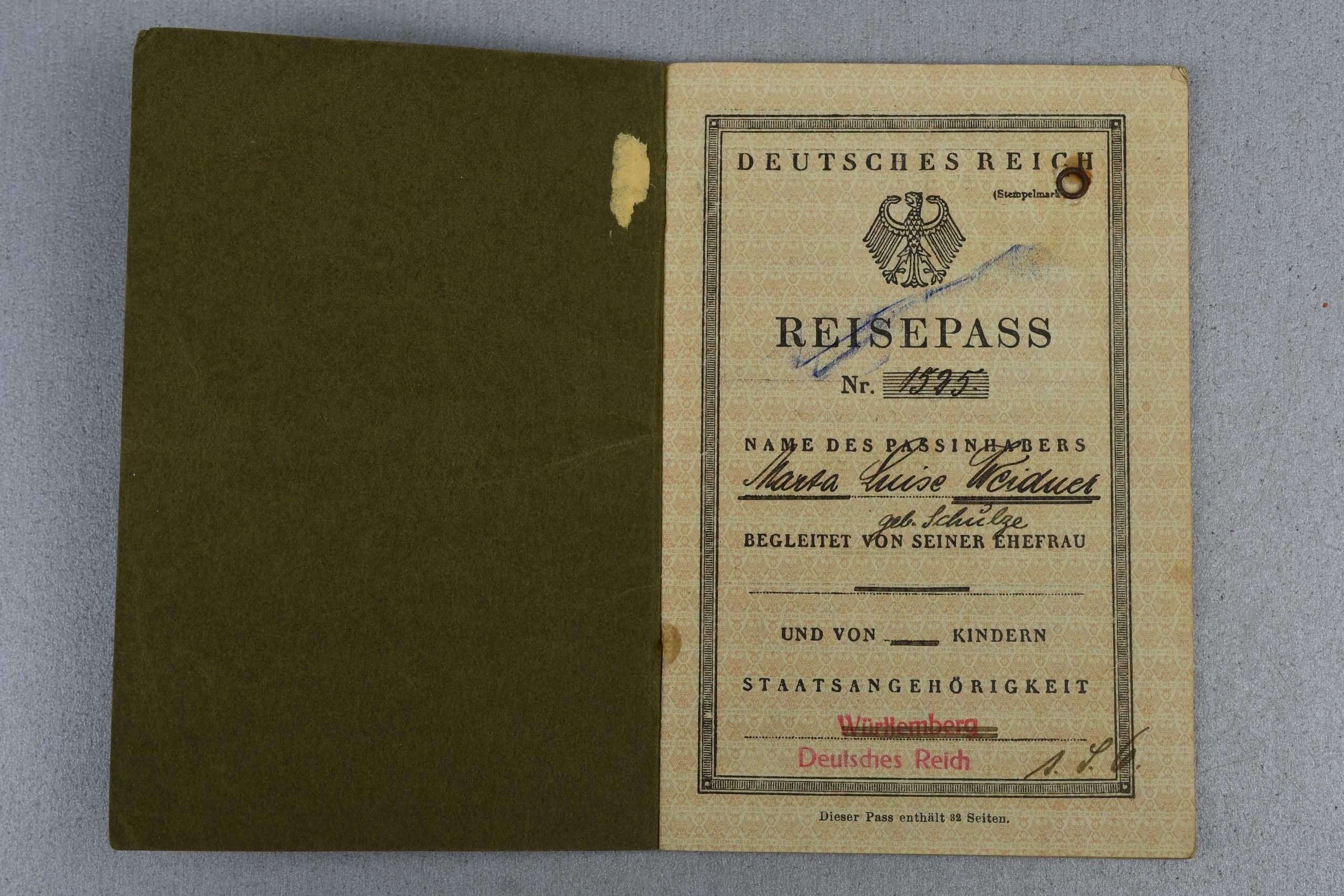 German pasport 'Reisepass' 1933 — image 2