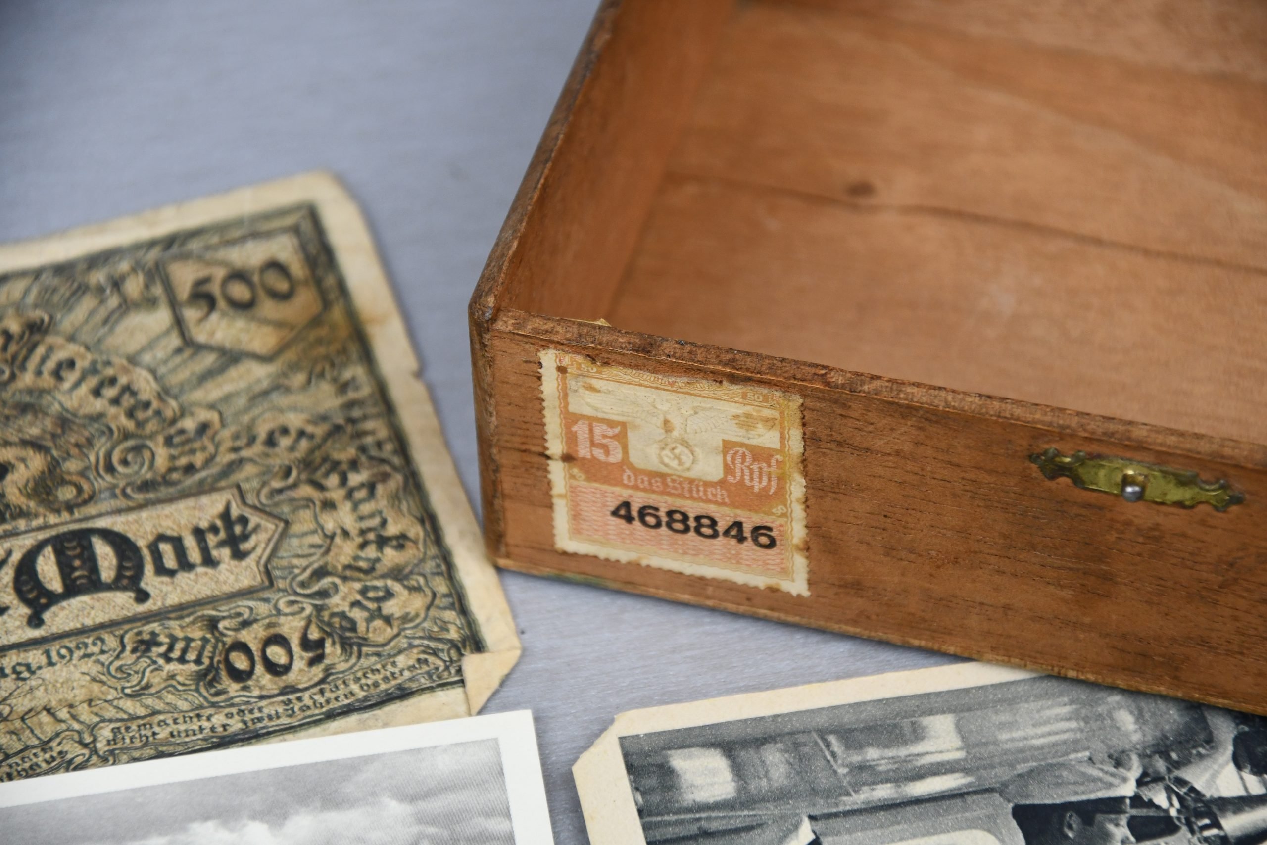 12x original German WW2 post cards in sigare case — image 2