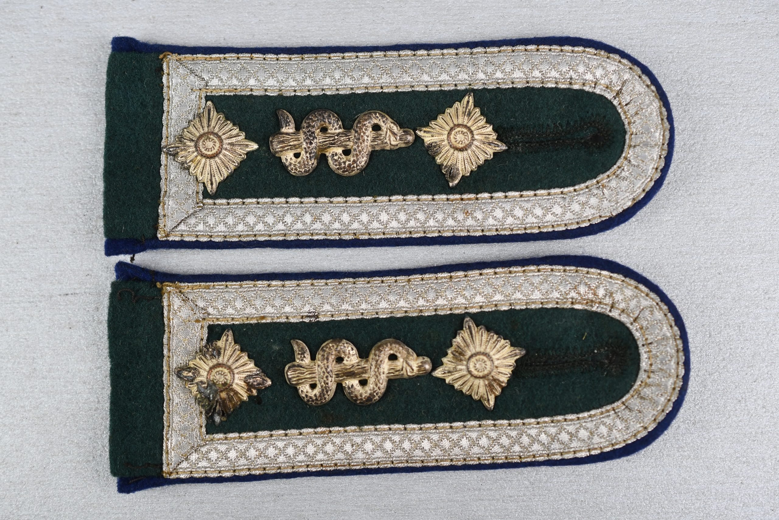 M36 army (Heer) shoulder boards for medic/sanitäter Oberfeldwebel Waffenrock — image 2