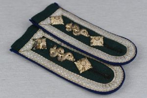 M36 army (Heer) shoulder boards for medic/sanitäter Oberfeldwebel Waffenrock