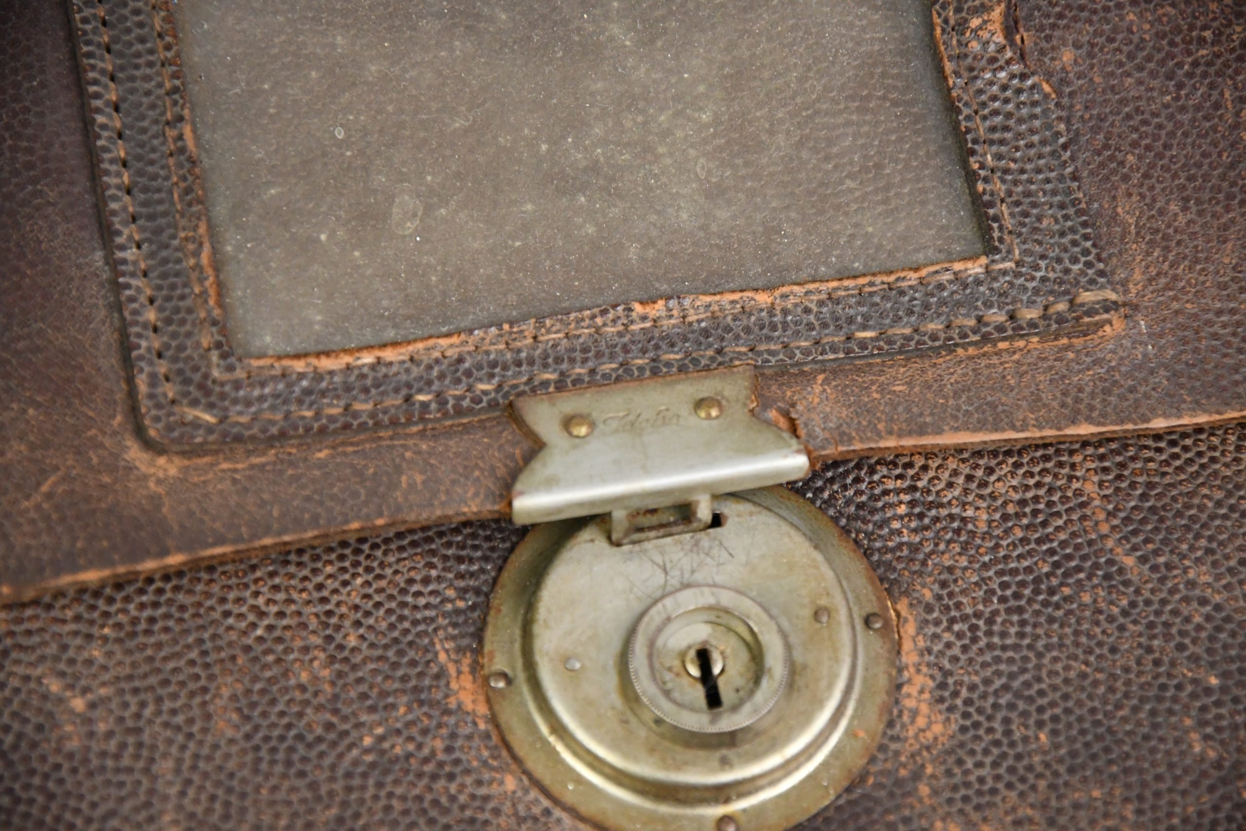 Luftwaffe pilot navigator leather suitcase — image 2