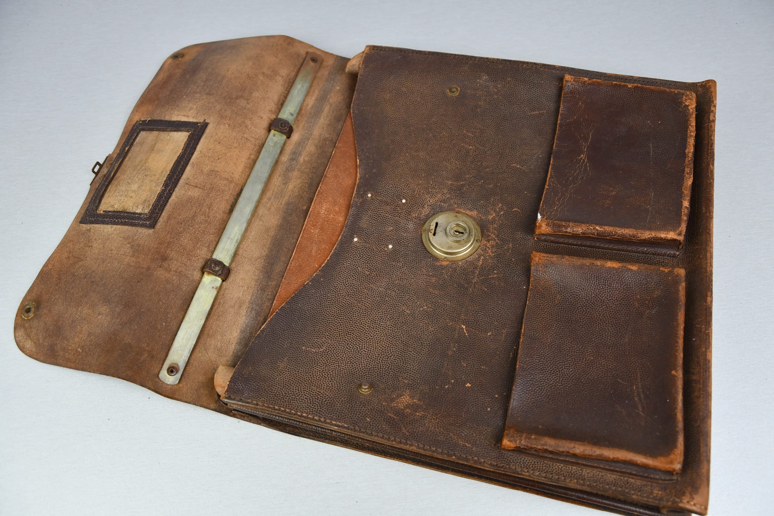 Luftwaffe pilot navigator leather suitcase — image 6