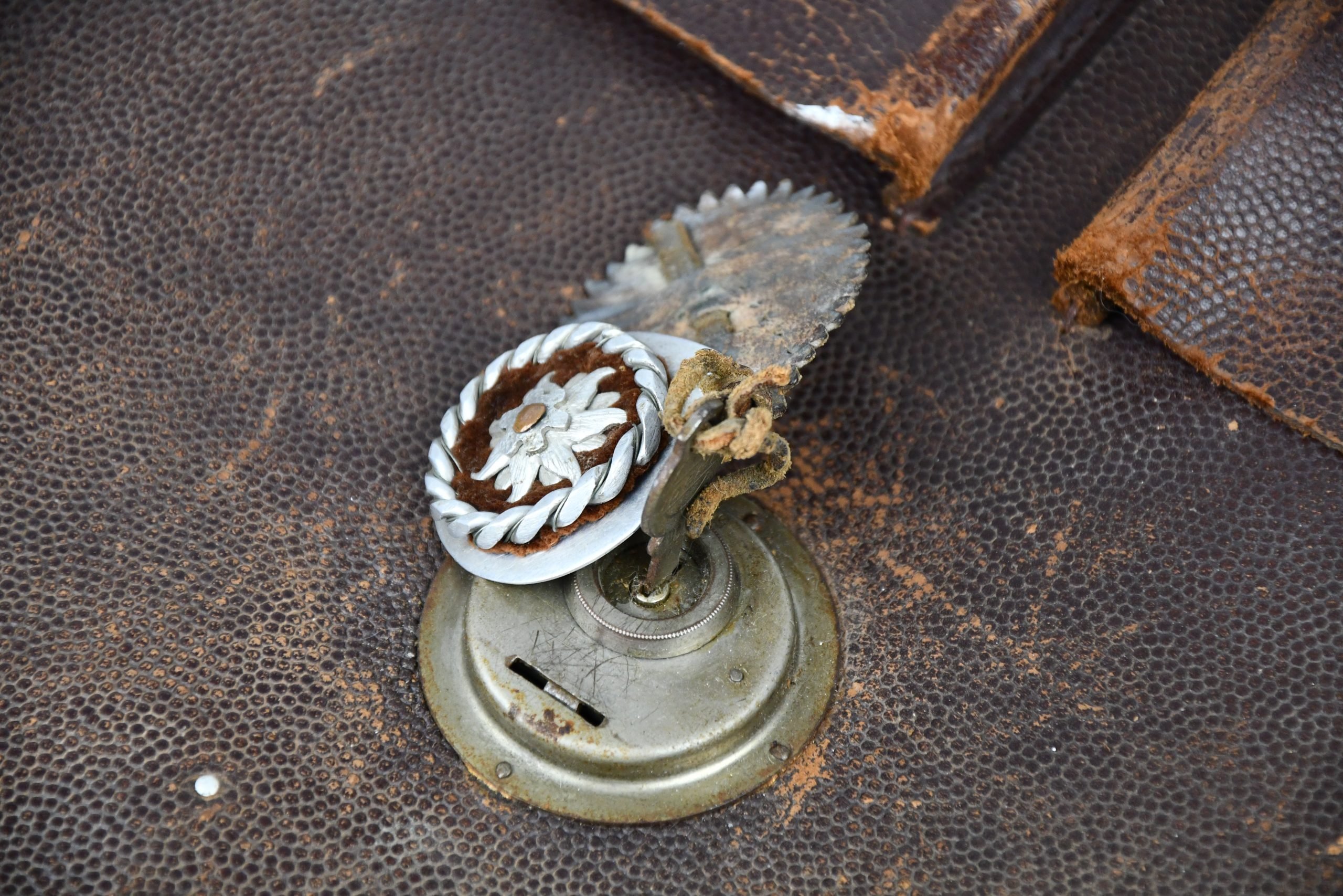 Luftwaffe pilot navigator leather suitcase — image 8