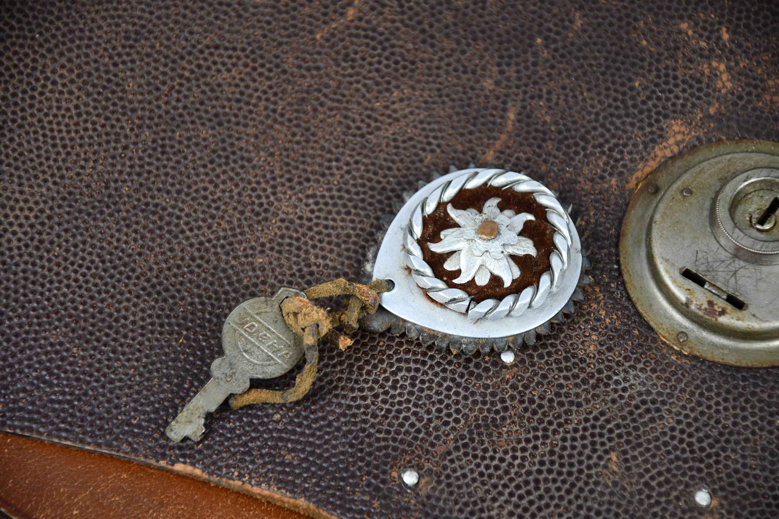 Luftwaffe pilot navigator leather suitcase — image 9