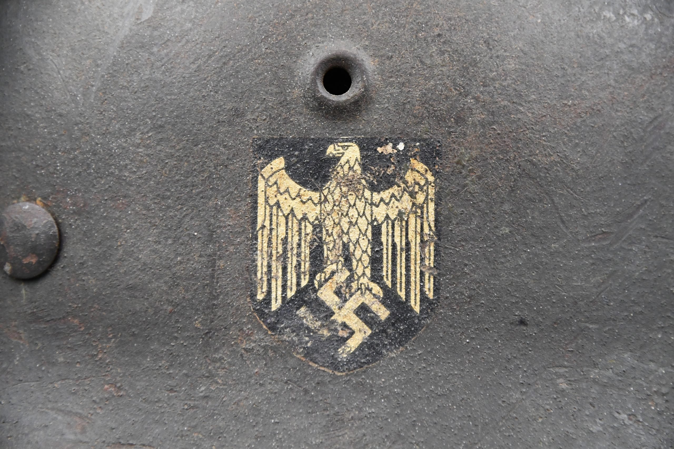 M42 army (Heer) single decal steel helmet ET64 — image 2