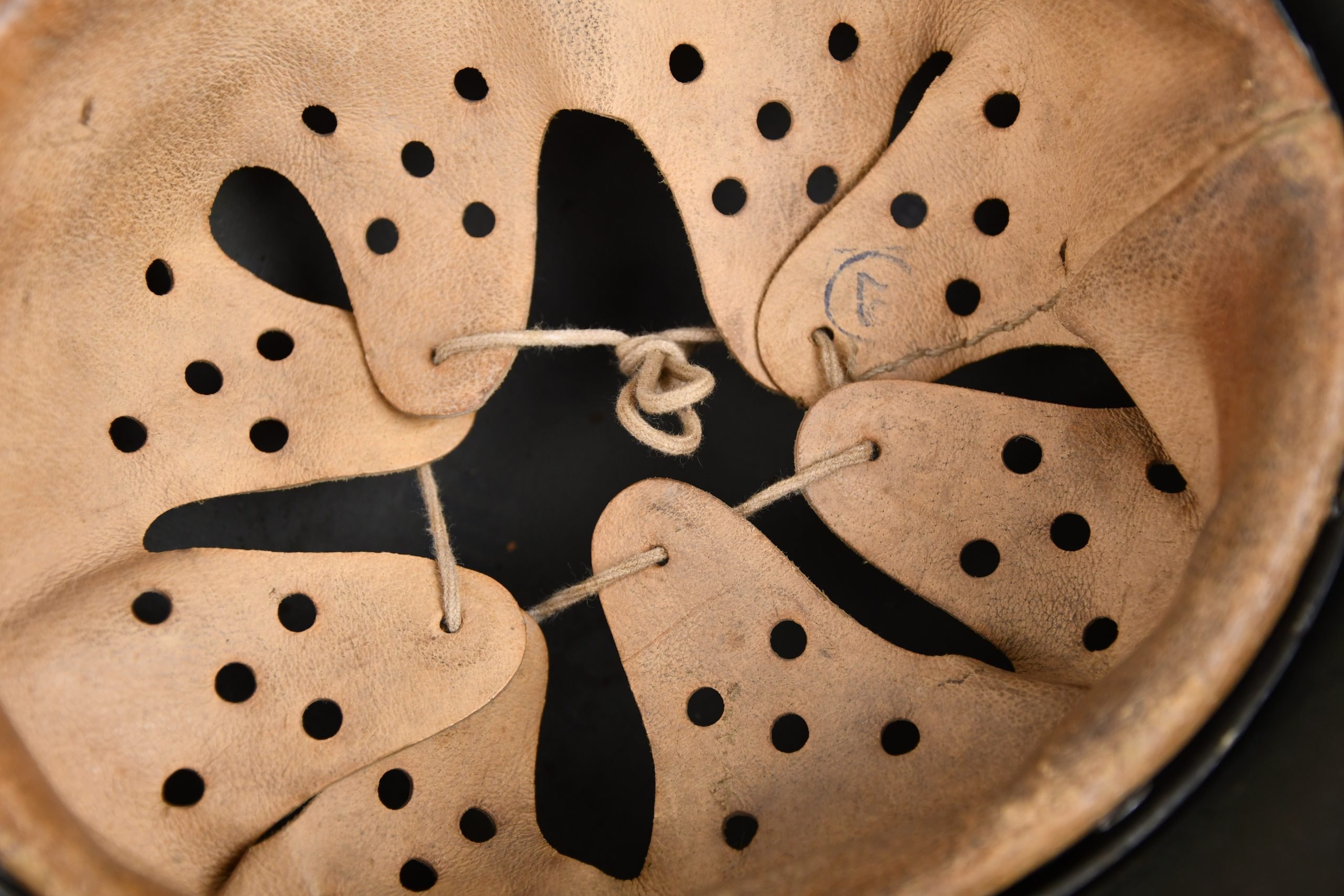 M42 army (Heer) single decal steel helmet ET64 — image 9