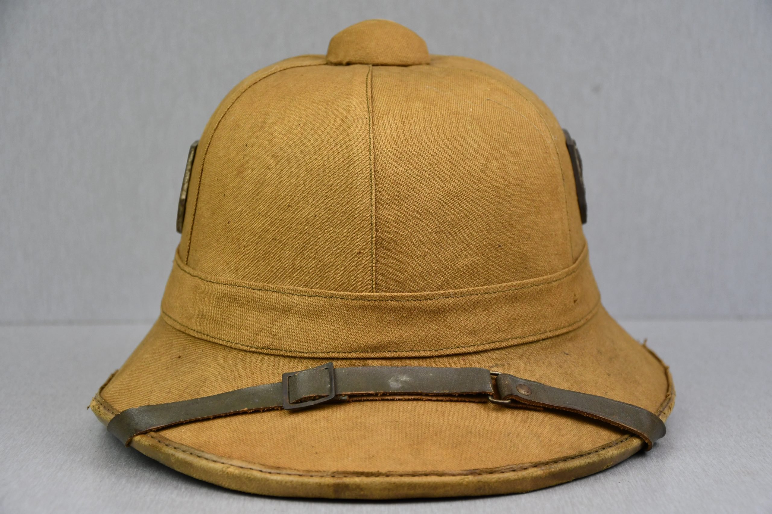Army (Heer) tropical 'Afrikakorps' first pattern pith helmet by Werner Pause & Co. — image 3