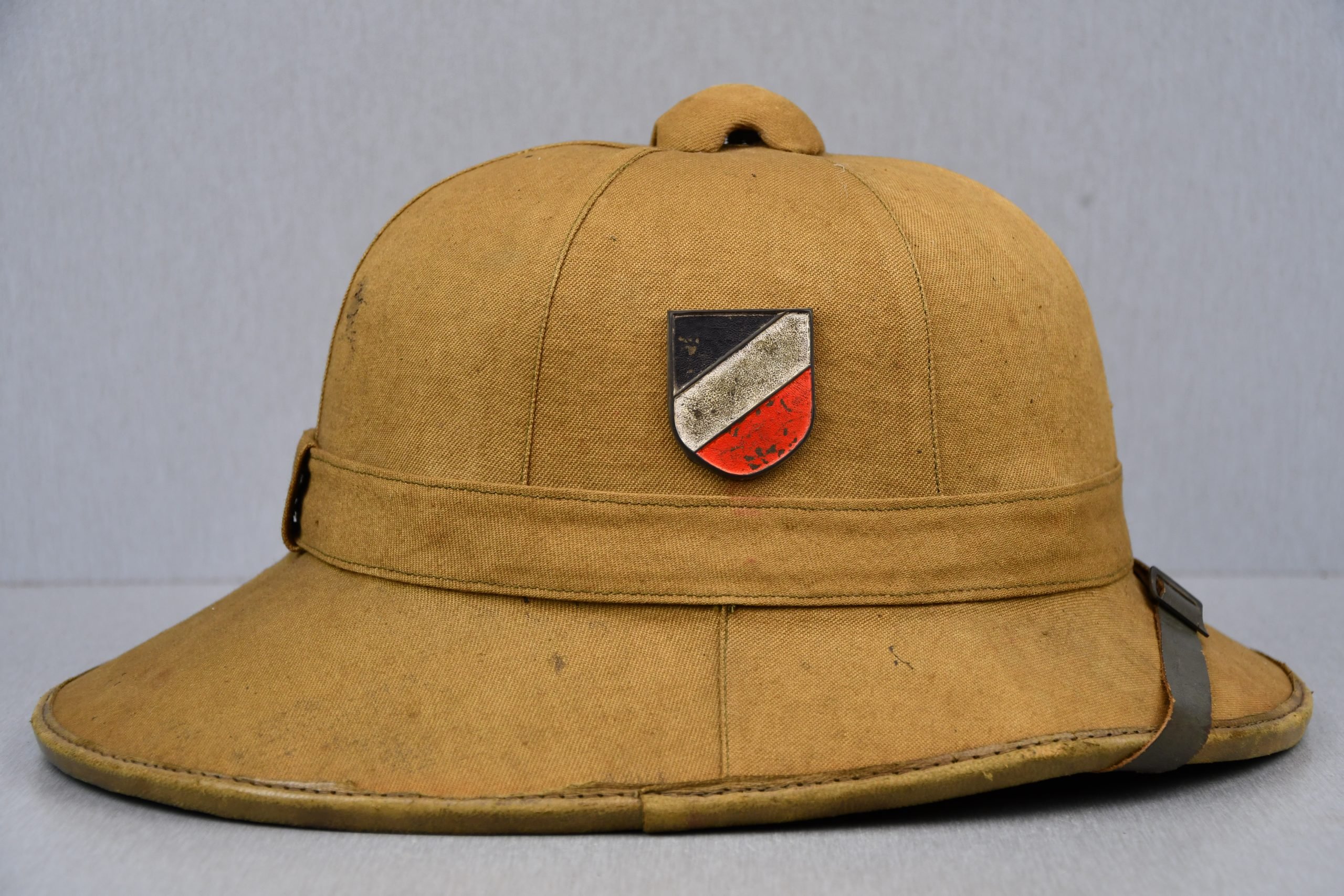 Army (Heer) tropical 'Afrikakorps' first pattern pith helmet by Werner Pause & Co. — image 4