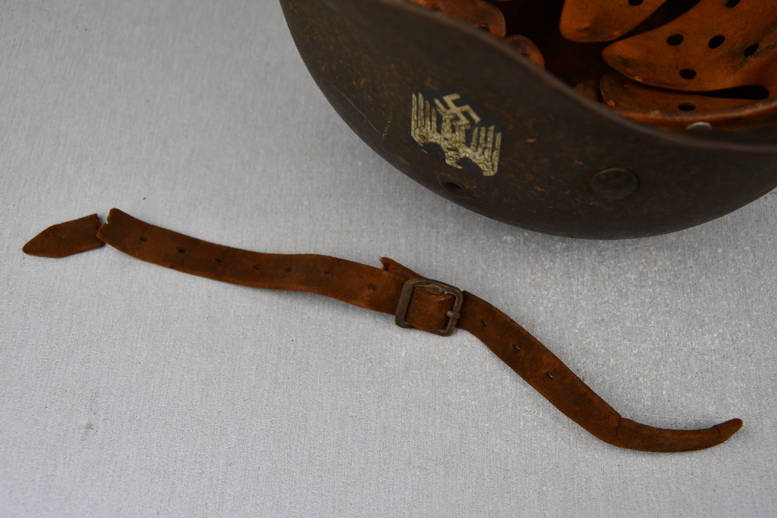 M40 Army (Heer) single decal steel helmet NS64 — image 14