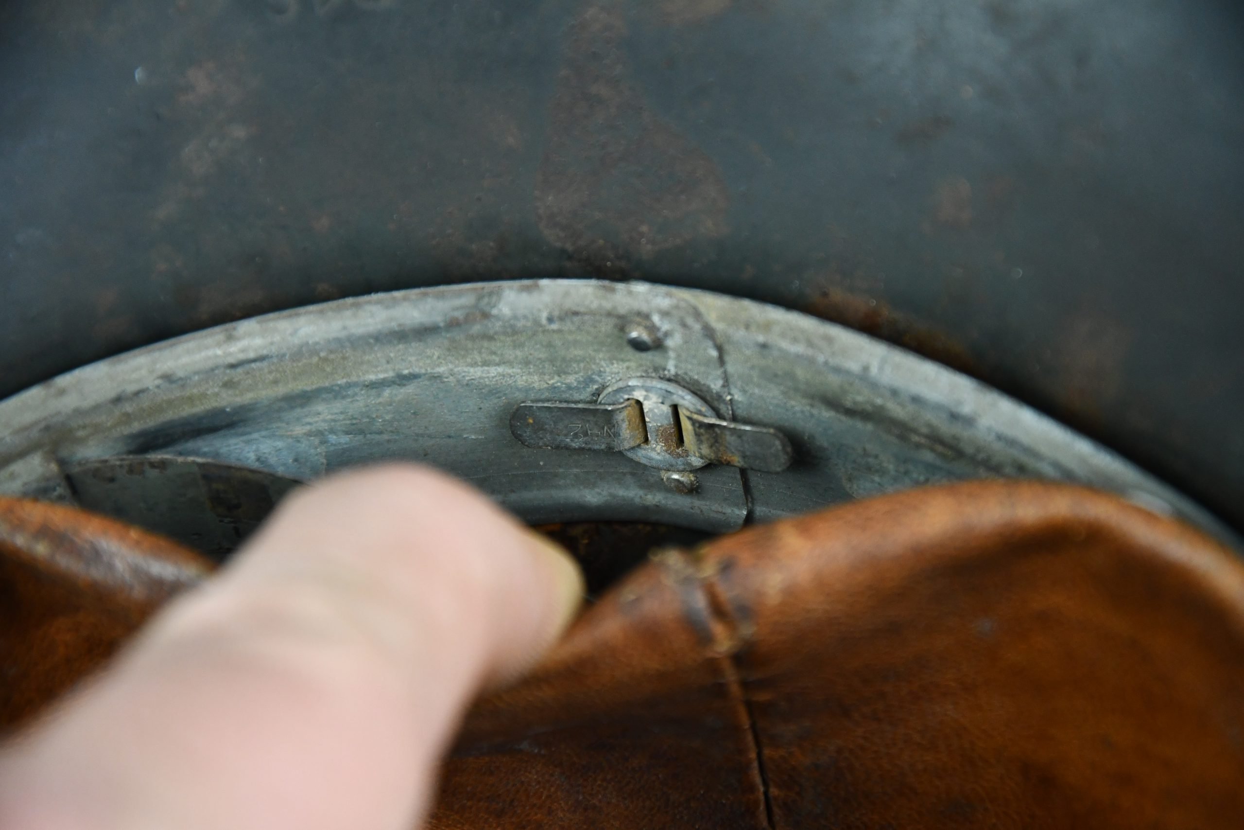 M40 Army (Heer) single decal steel helmet NS64 — image 20