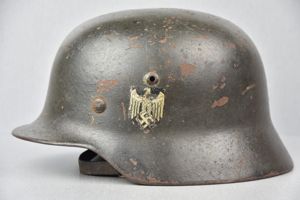 M35 army (Heer) single decal factory reissued steel helmet