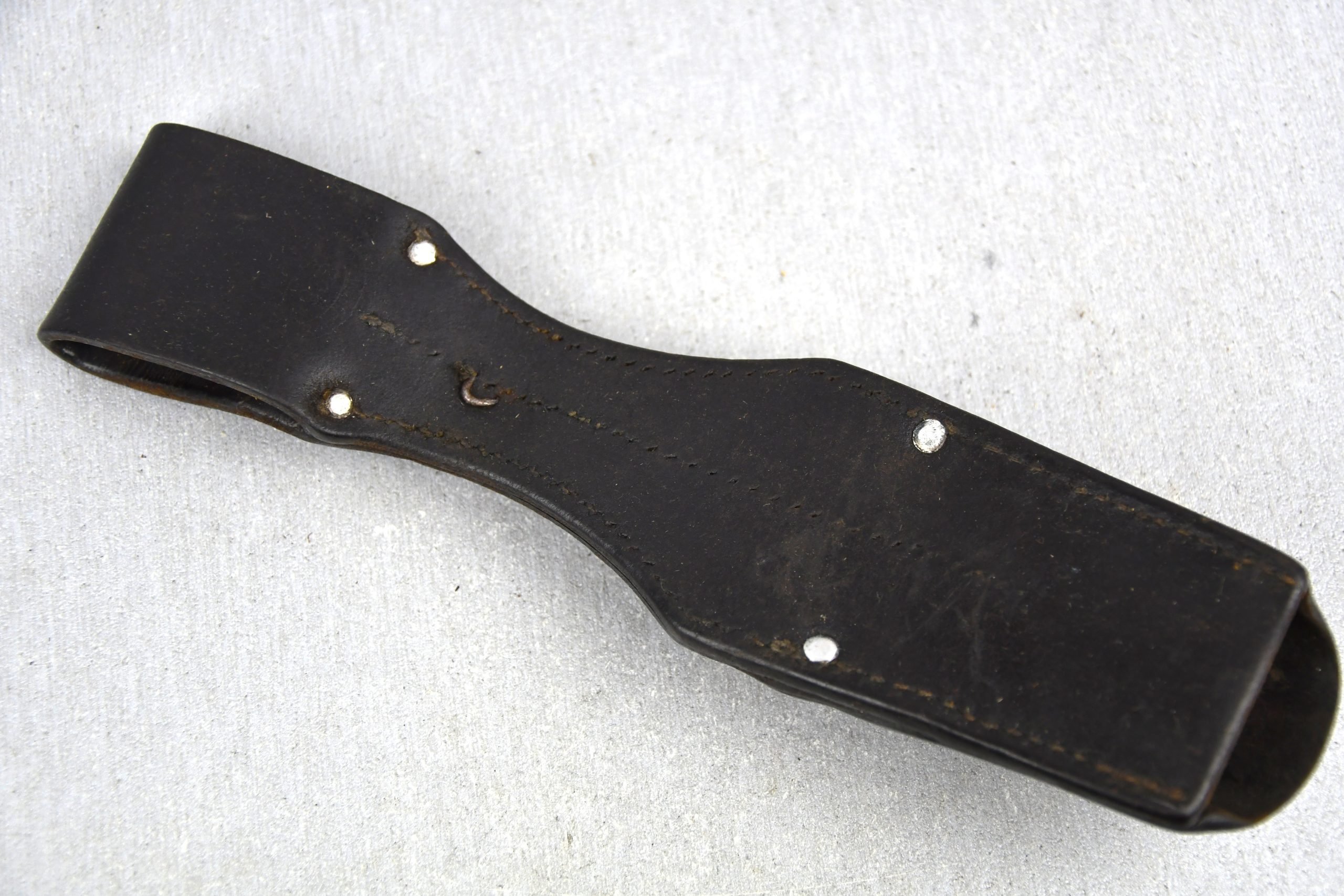 Wehrmacht K98 leather bayonet frog 1938 — image 2