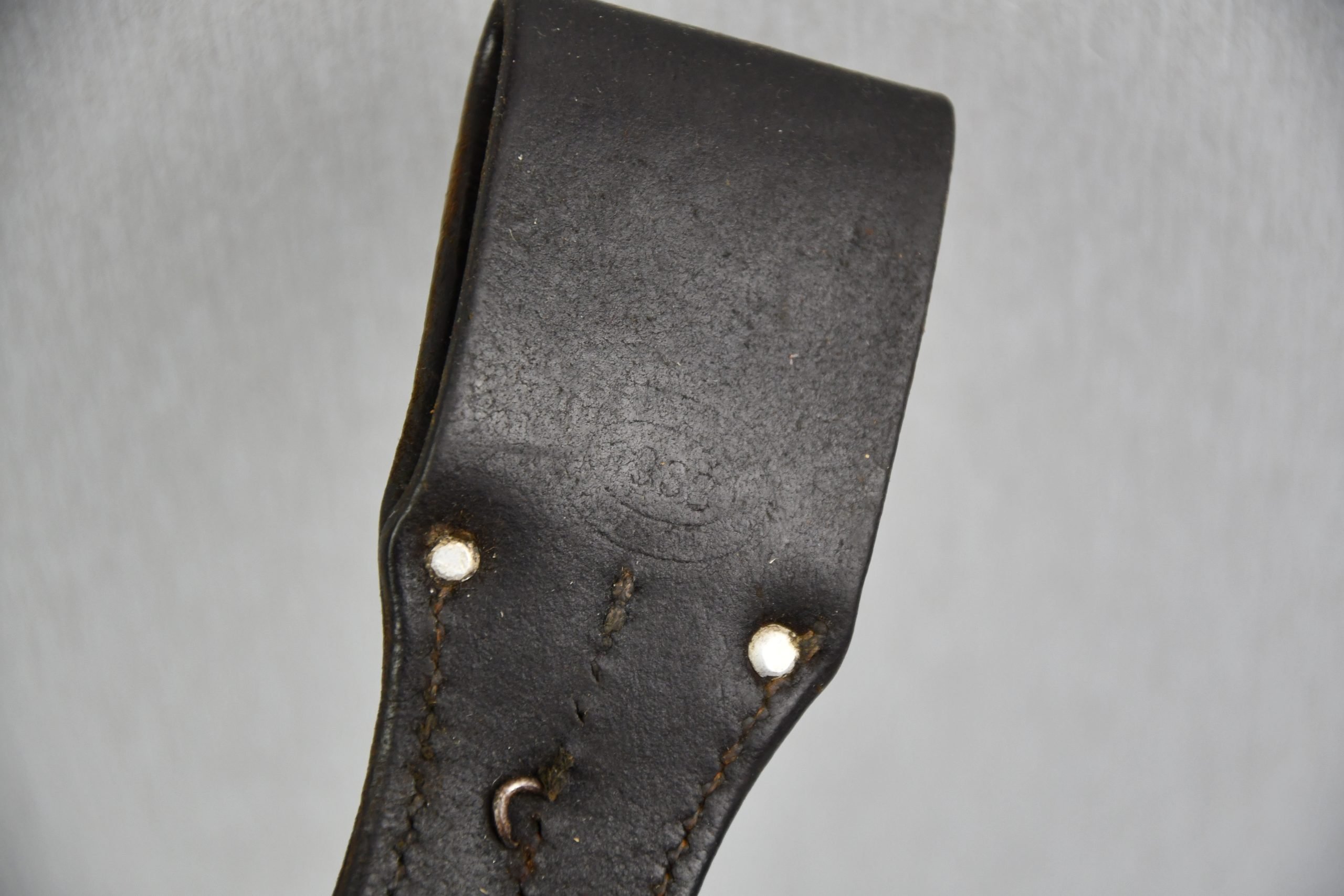 Wehrmacht K98 leather bayonet frog 1938 — image 3