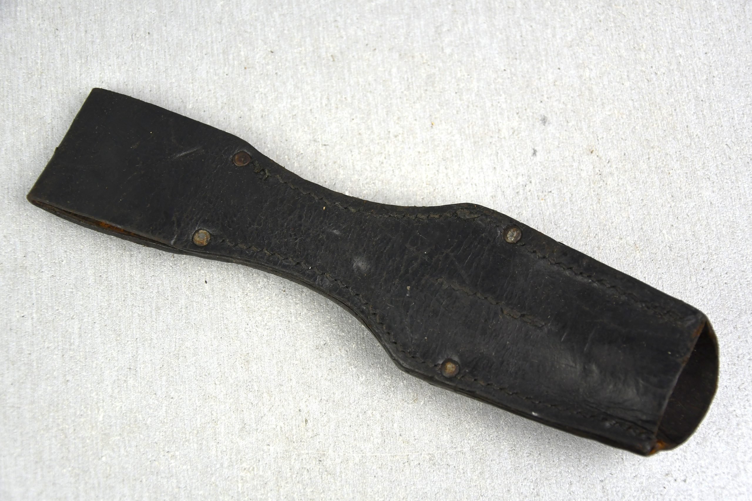 Wehrmacht K98 leather bayonet frog ca. 1941 — image 2