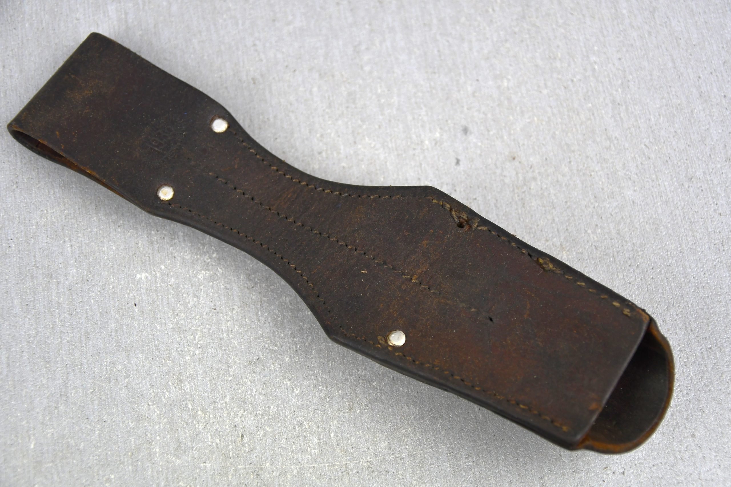 Wehrmacht K98 leather bayonet frog 1936 — image 2