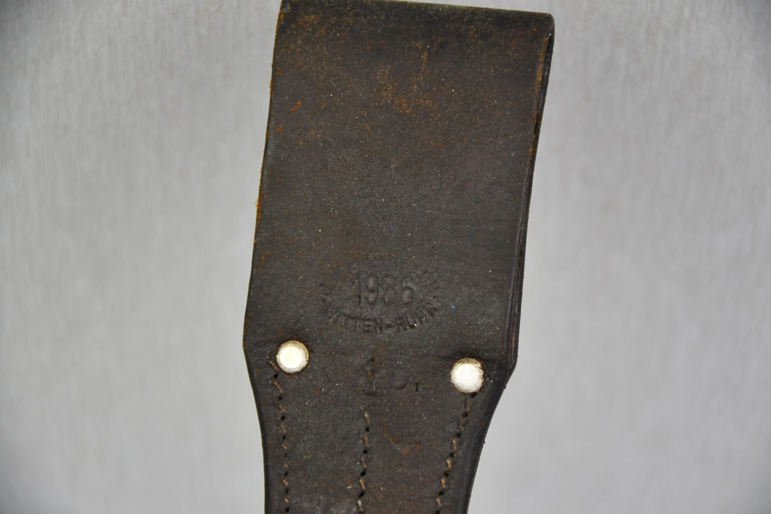 Wehrmacht K98 leather bayonet frog 1936 — image 3