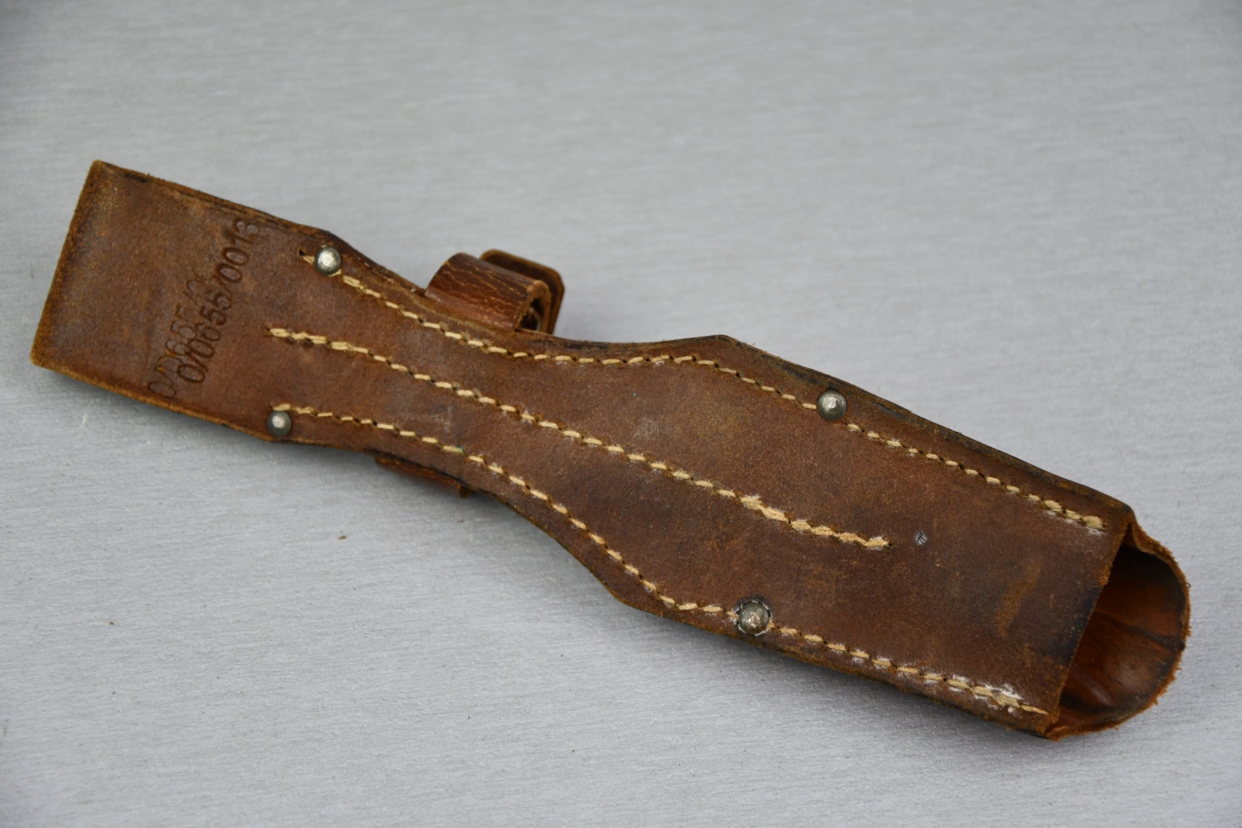 Wehrmacht brown K98 bayonet frog with RBNr. — image 3