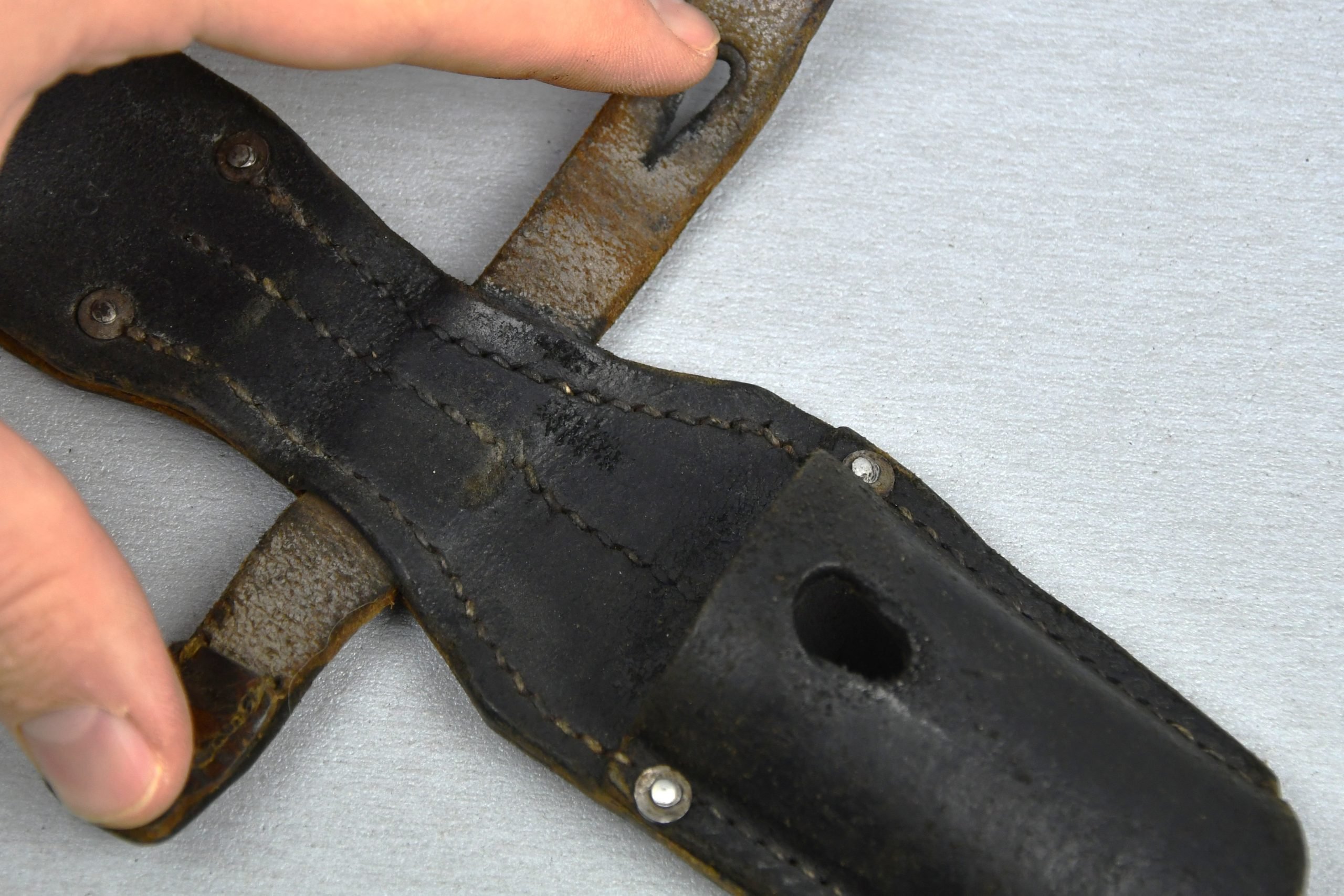 Wehrmacht K98 leather bayonet frog with RBNr. — image 2