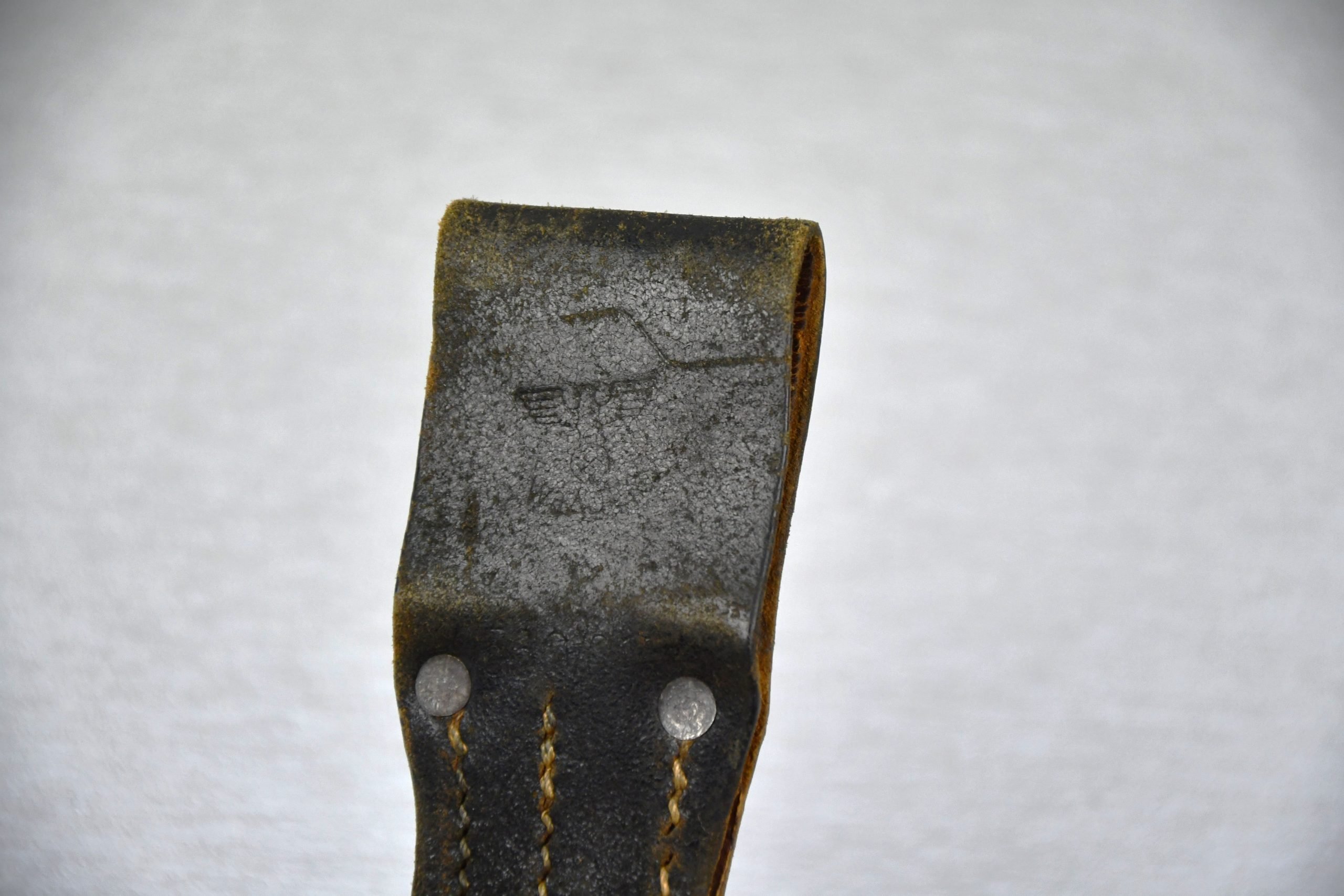 Wehrmacht K98 leather bayonet frog with RBNr. — image 4