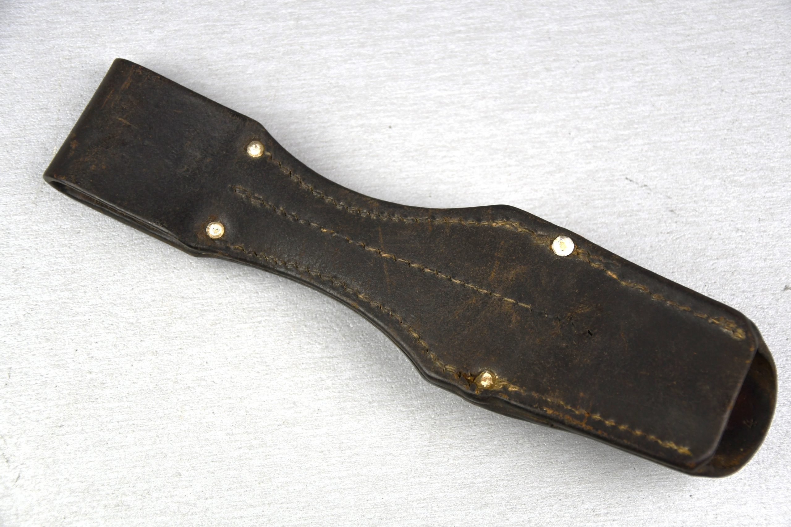 Wehrmacht K98 brown leather bayonet frog 1939 — image 3