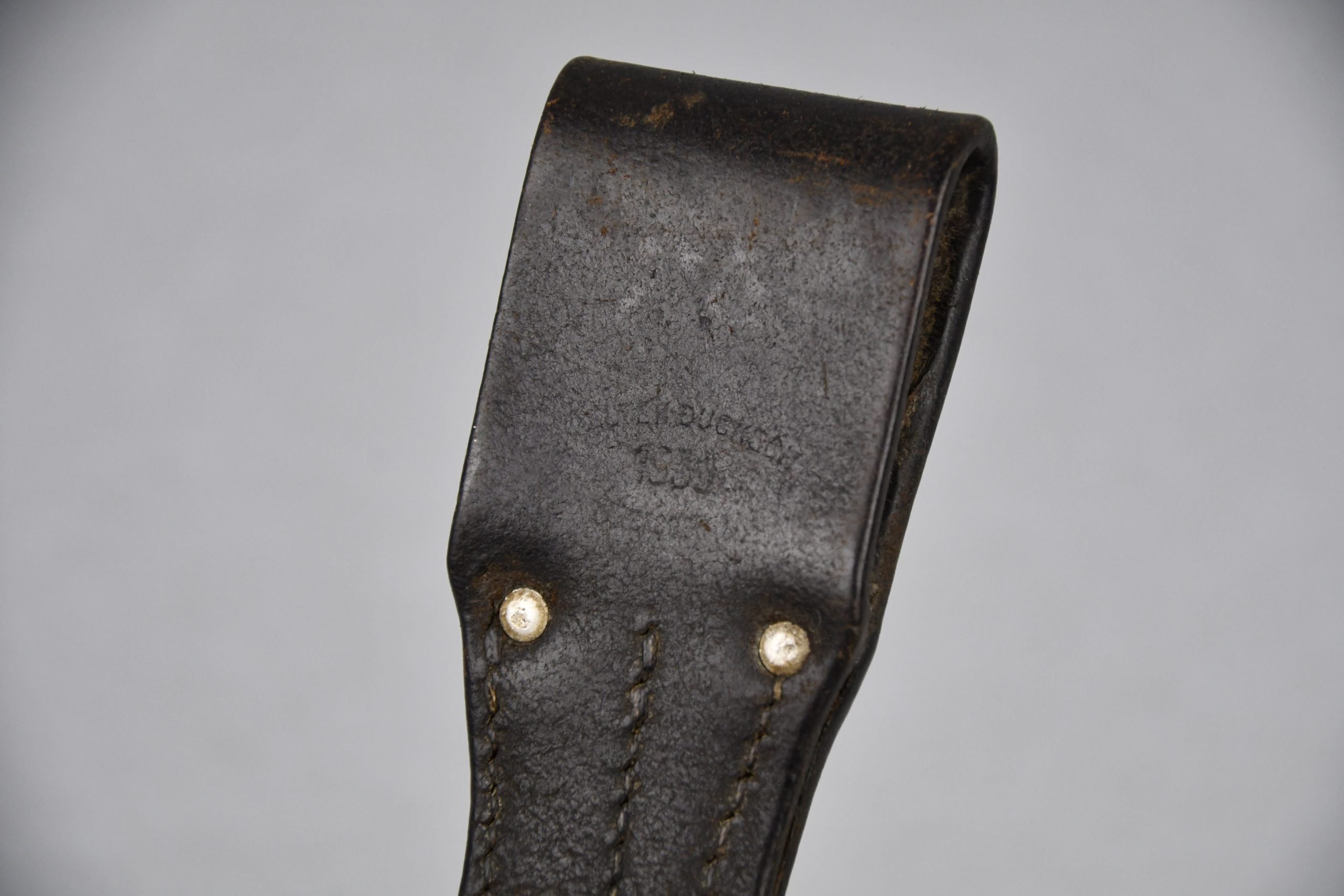 Wehrmacht K98 brown leather bayonet frog 1939 — image 4