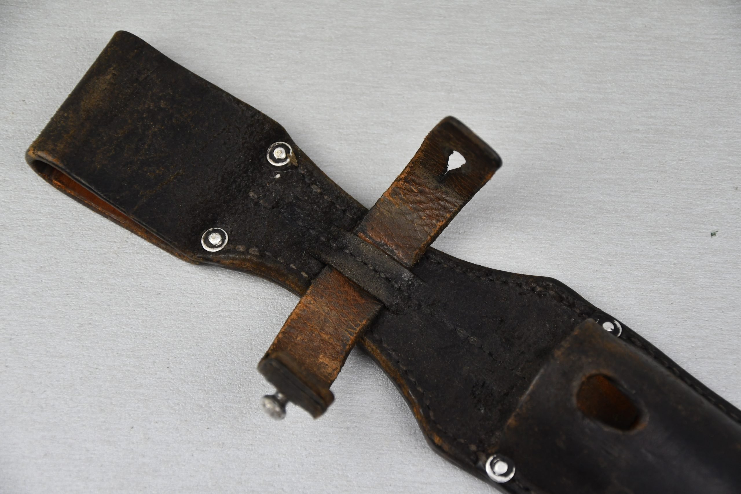 Wehrmacht K98 leather bayonet frog by Reinhold Adam 1937 — image 2