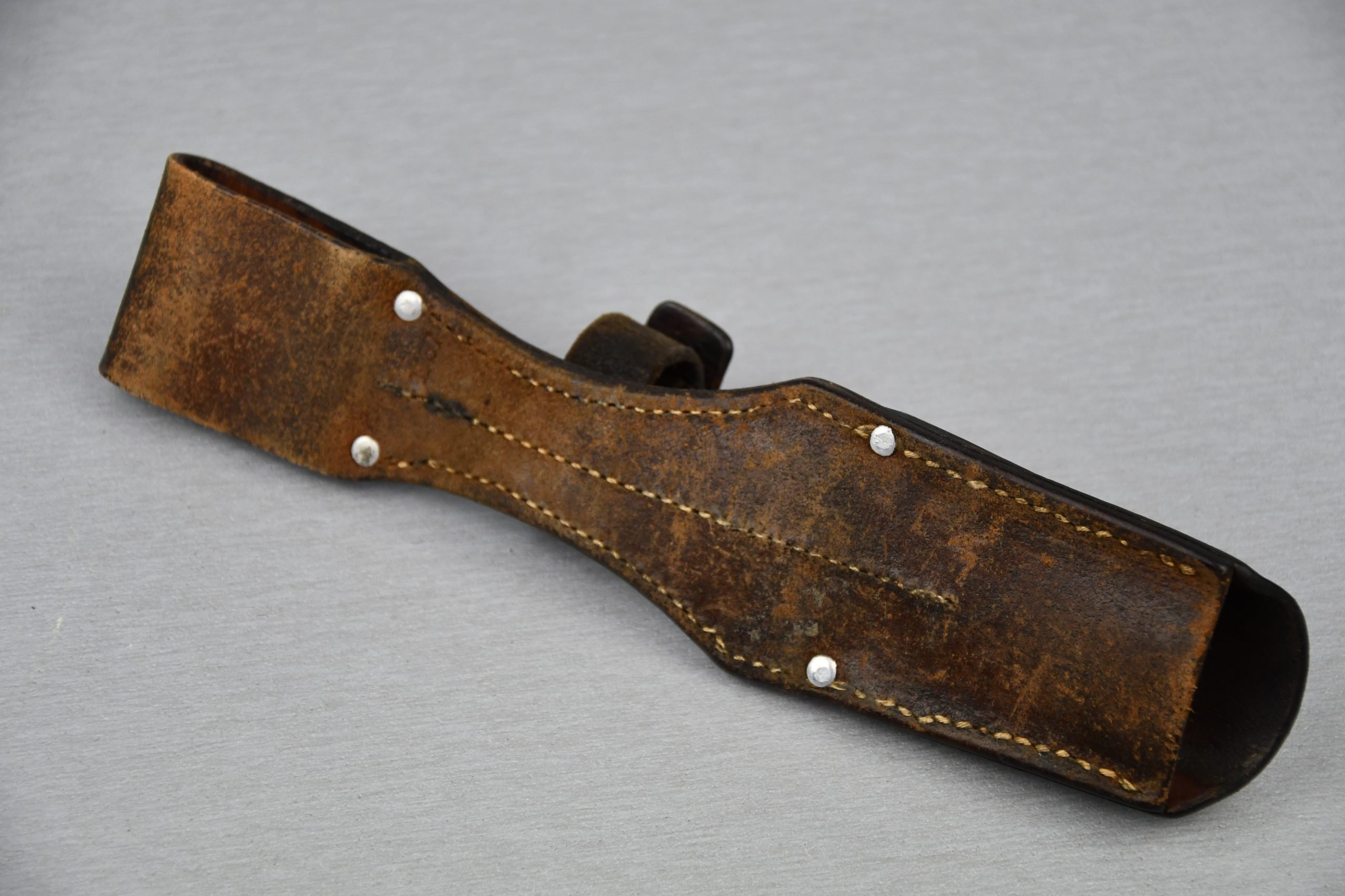 Wehrmacht K98 leather bayonet frog by Reinhold Adam 1937 — image 3