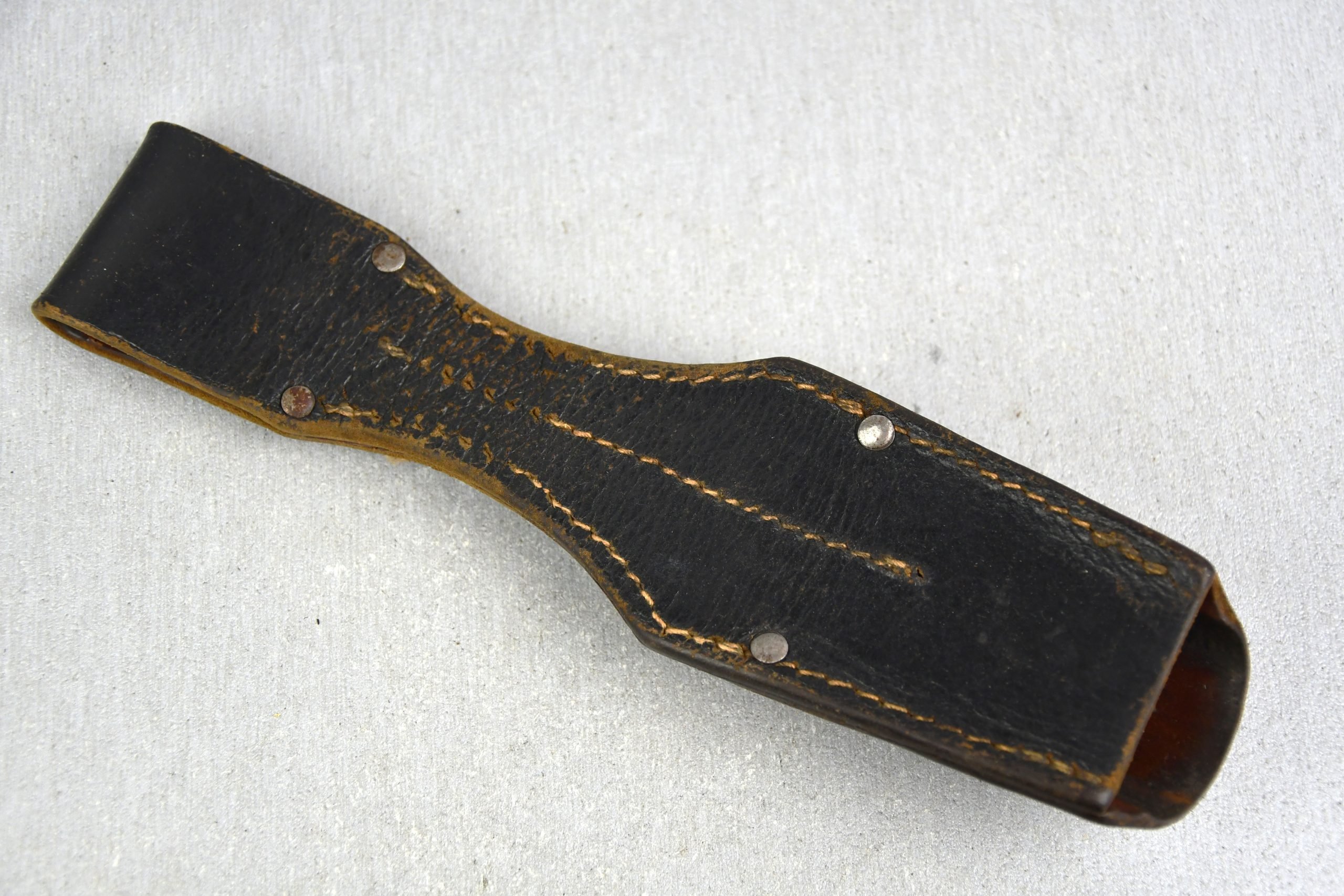 Wehrmacht K98 leather bayonet frog ca. 1941 — image 2