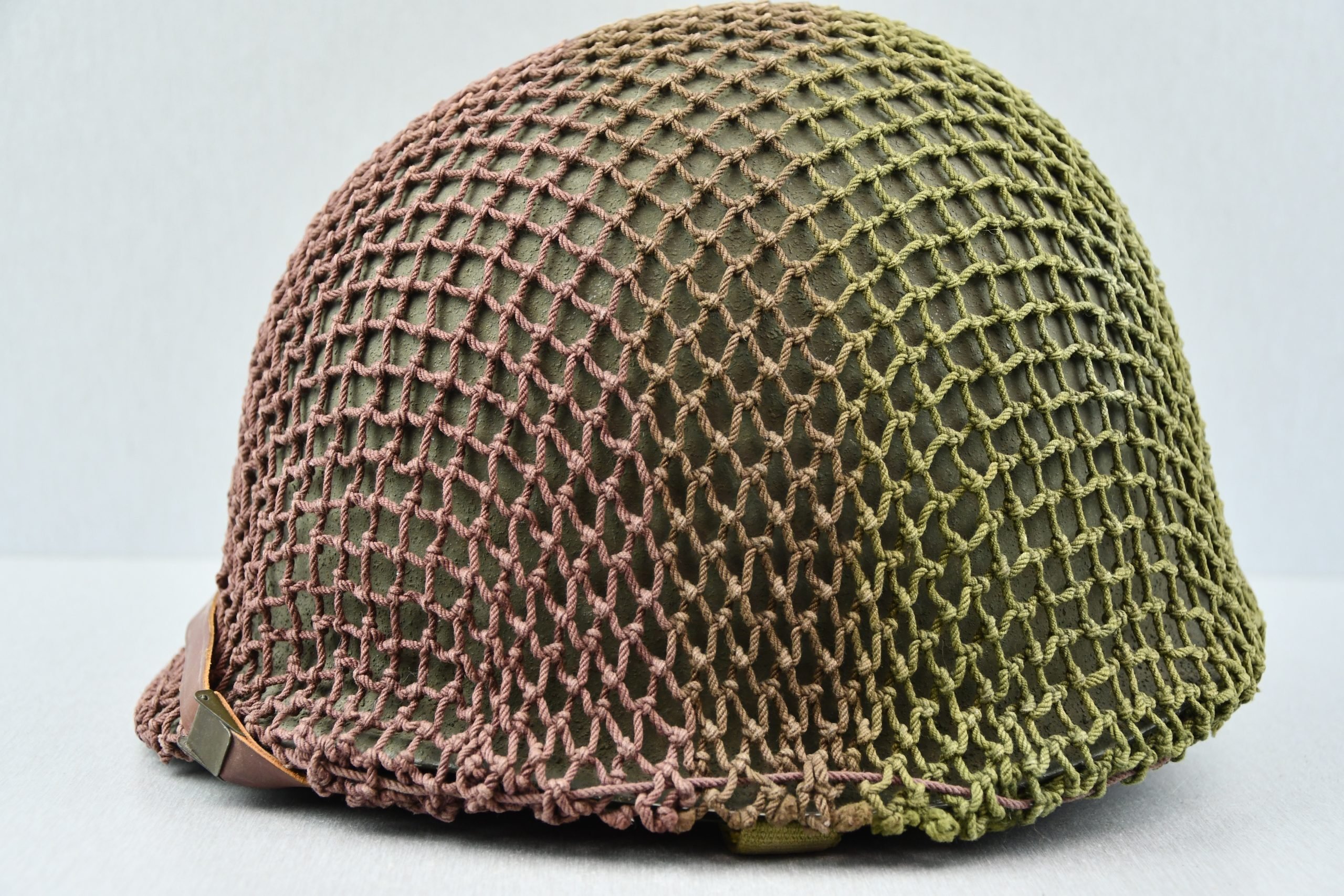 MINT US WW2 M1 fixed bale steel helmet with early Inland liner — image 2