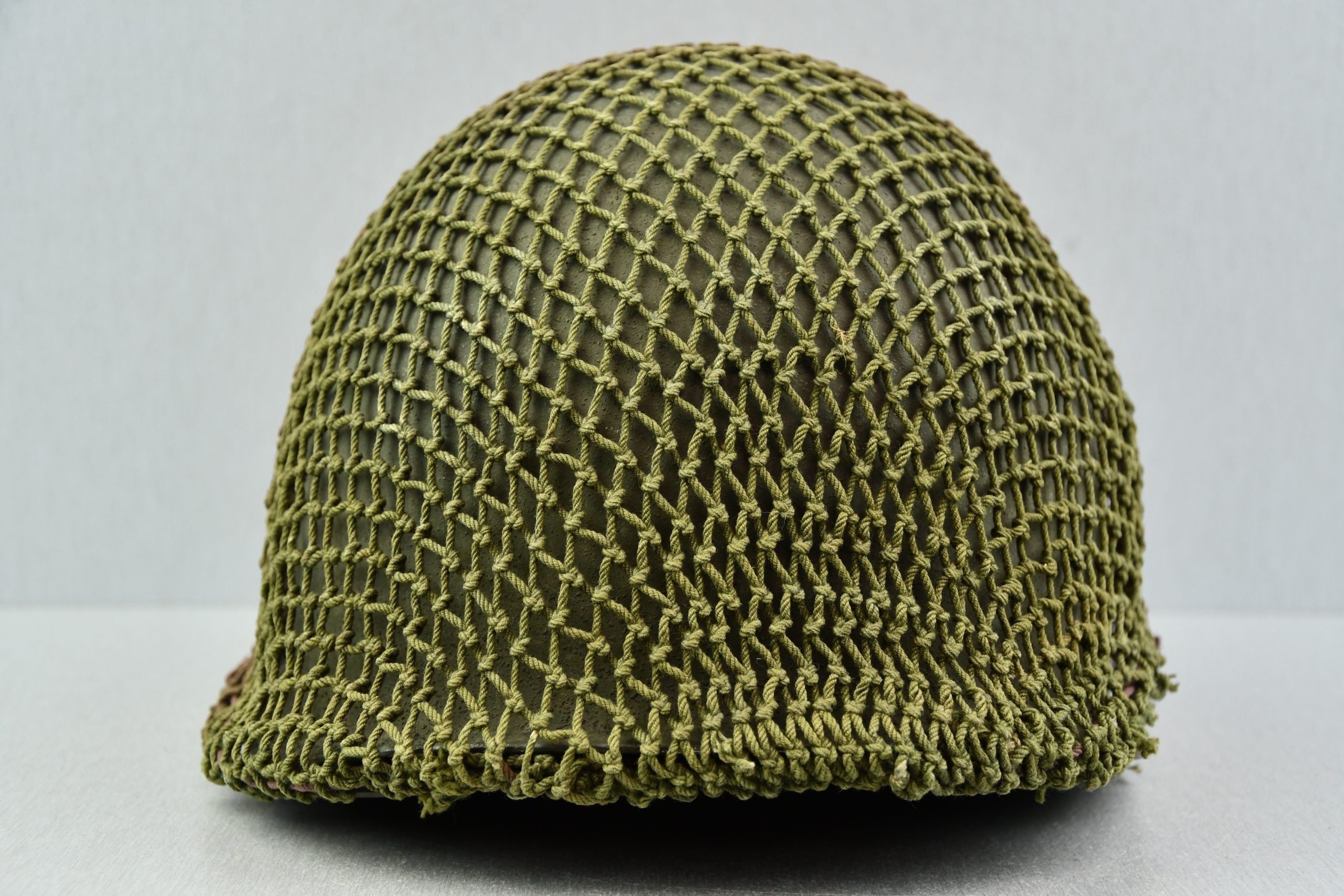 MINT US WW2 M1 fixed bale steel helmet with early Inland liner — image 3