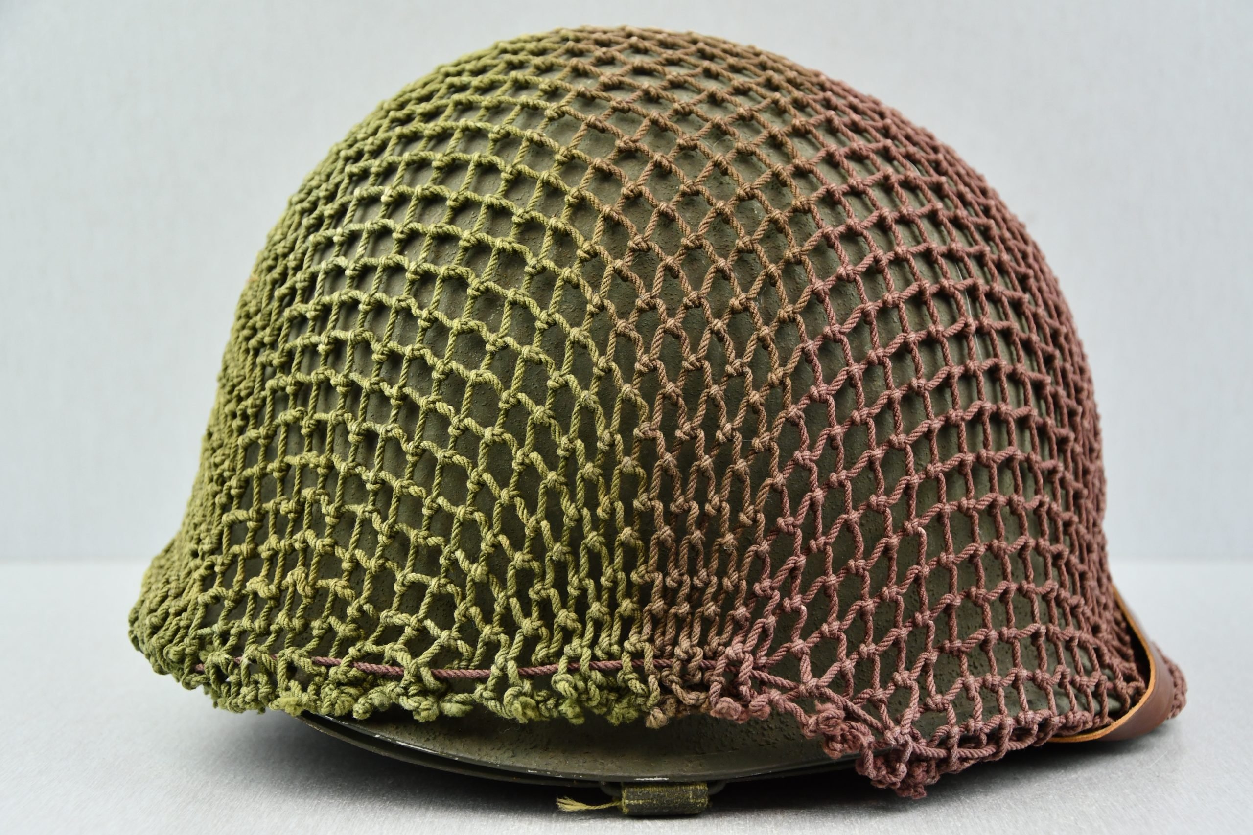 MINT US WW2 M1 fixed bale steel helmet with early Inland liner — image 4