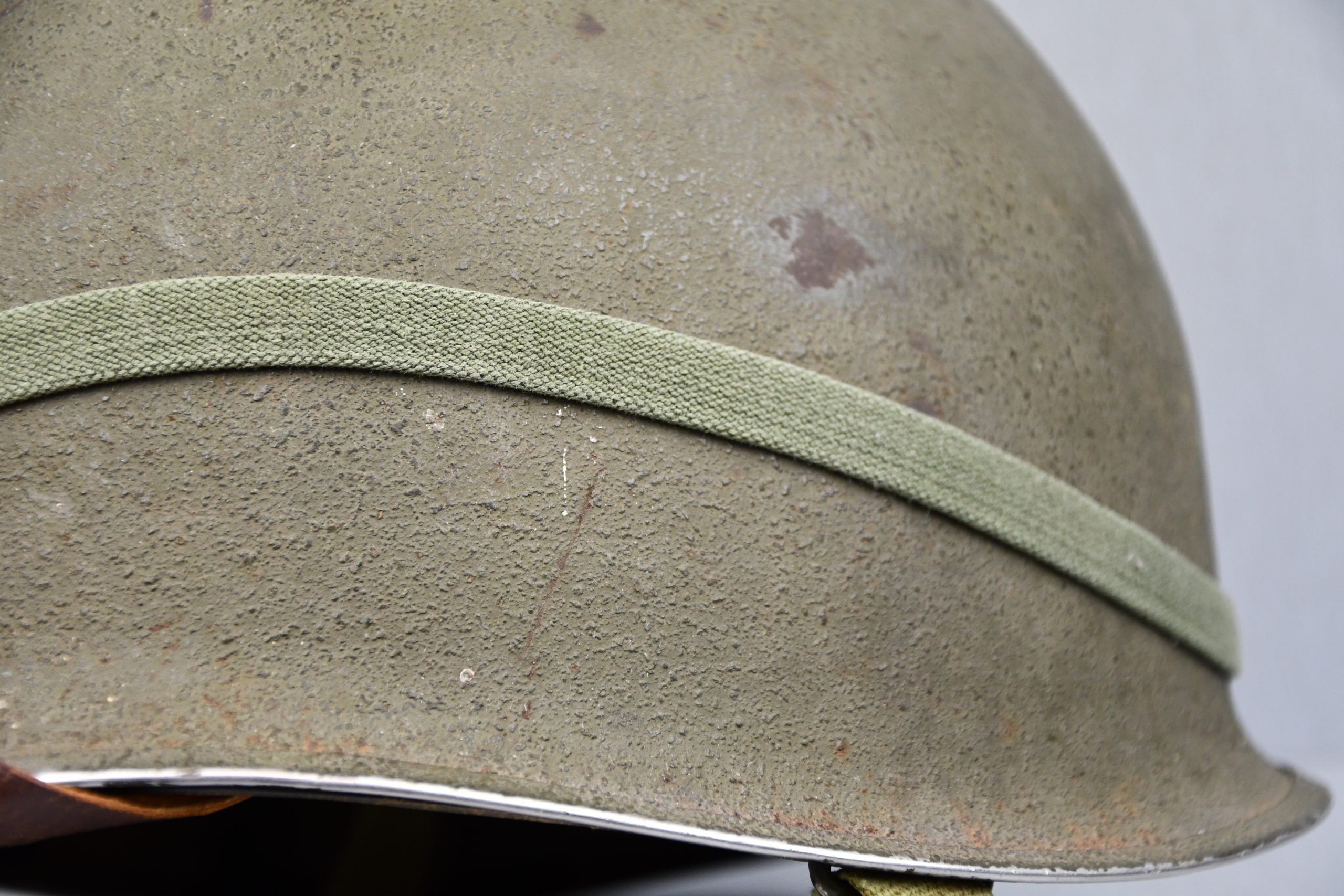 US WW2 M1 fixed bale steel helmet with liner by CAPAC for Lieutenant — image 10